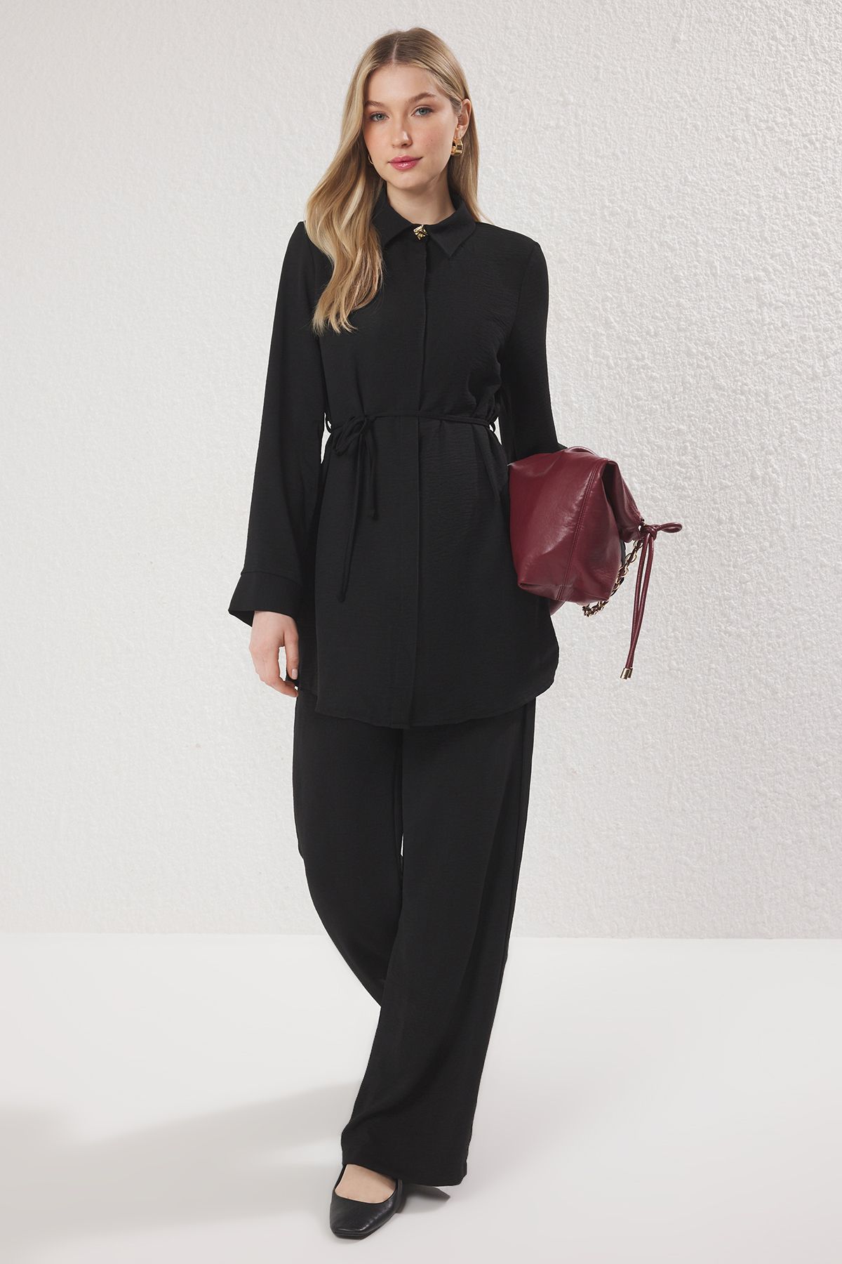 Trendyol Modest Sada knoflíků z černého zlataОси Aerobin: Košile a kalhoty