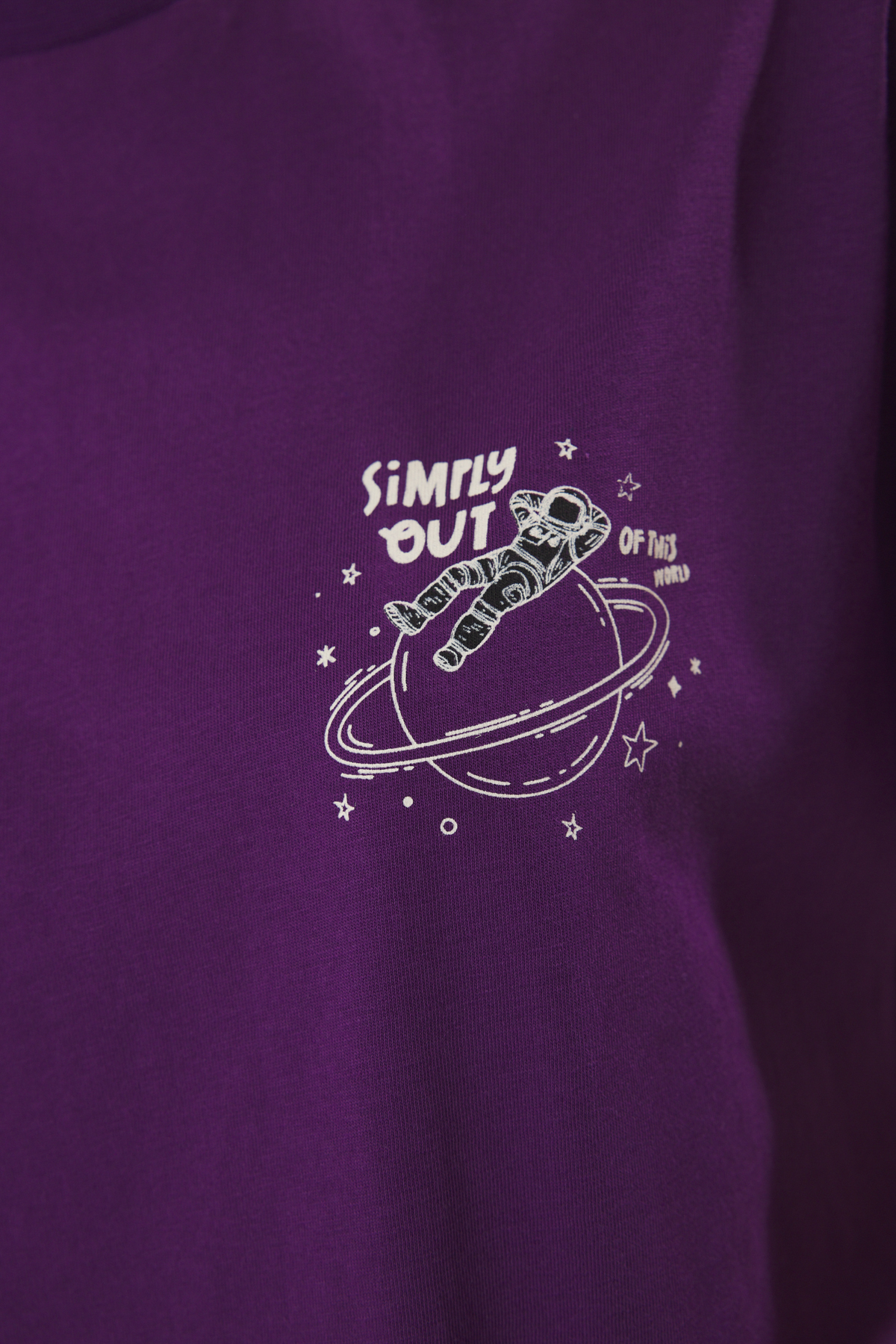 Trendyolmilla  Mor %100 Pamuk Oversize/Geniş Kalıp Galaksi Baskılı Örme T-Shirt TWOSS25TS00146 - Görsel 3