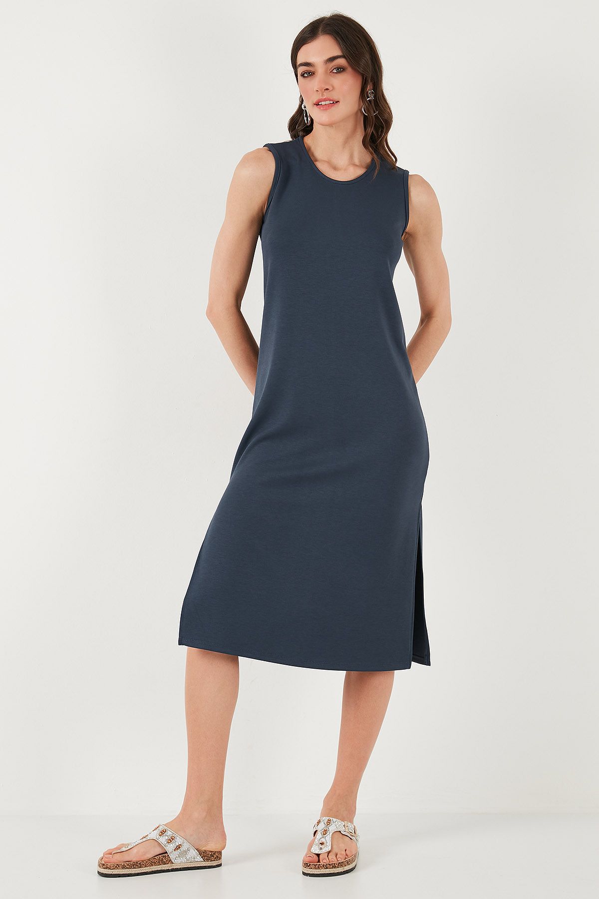 Regular Fit Bisiklet Yaka Yırtmaç Detaylı Basic Midi Elbise ELBİSE 5866160 - 5