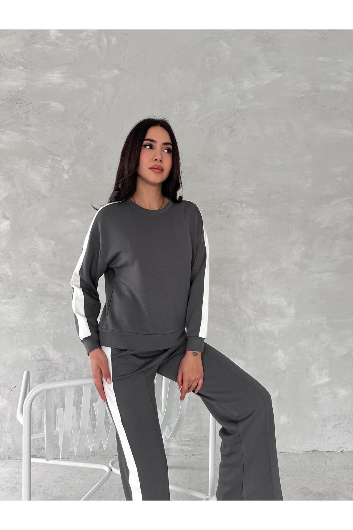 fiolin-Soft Texture Modal Fabric Garnished Tracksuit Set 1