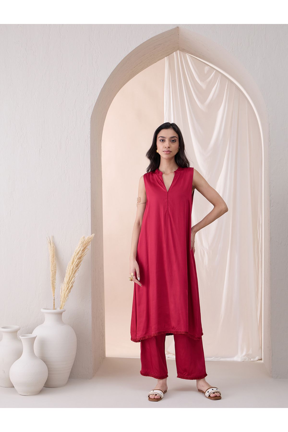 Femmella By Styli-كورتا طويلة بدون أكمام وياقة ماندرين مع بنطلون مستقيم 1