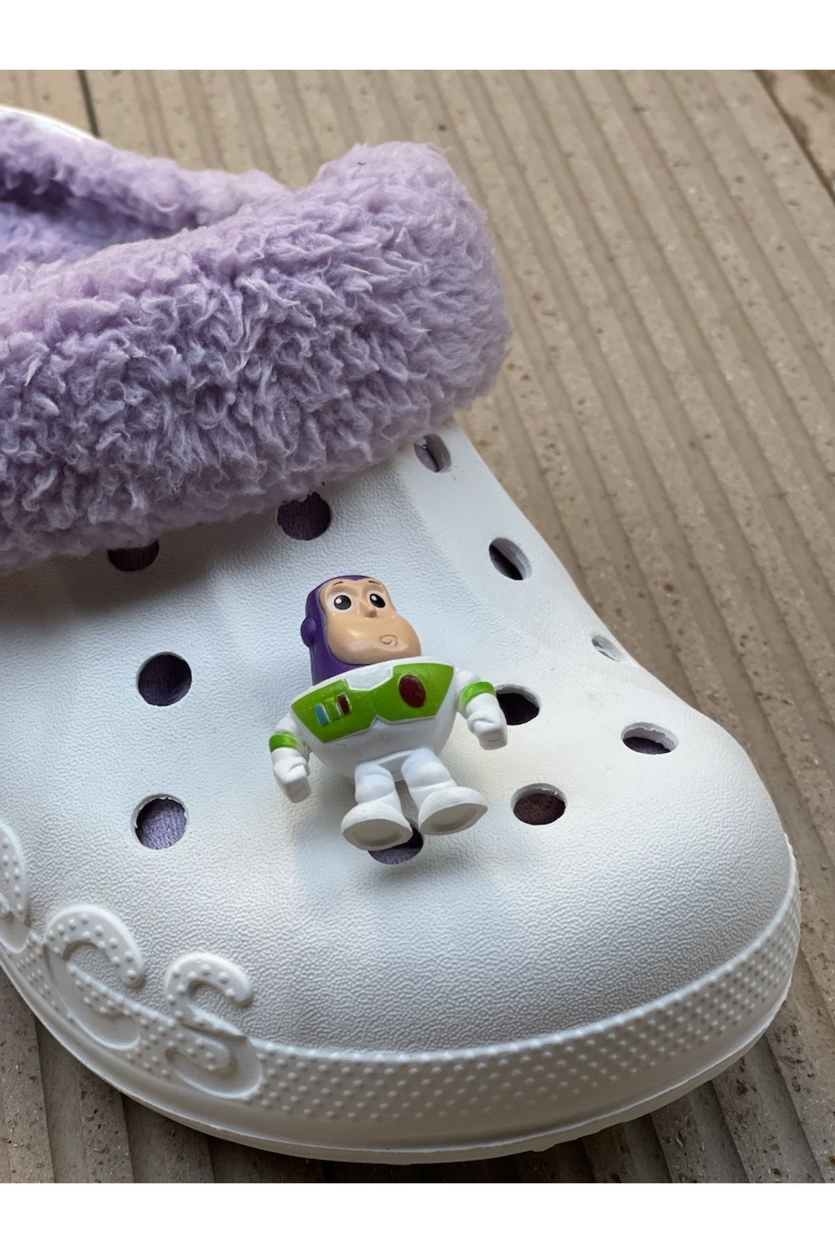هدیه مفهومی 3D CROCS JIBBTIZ ORNAMENT داستان اسباب بازی دیزنی BUZZ LIGHTYEAR دمپایی Crocs