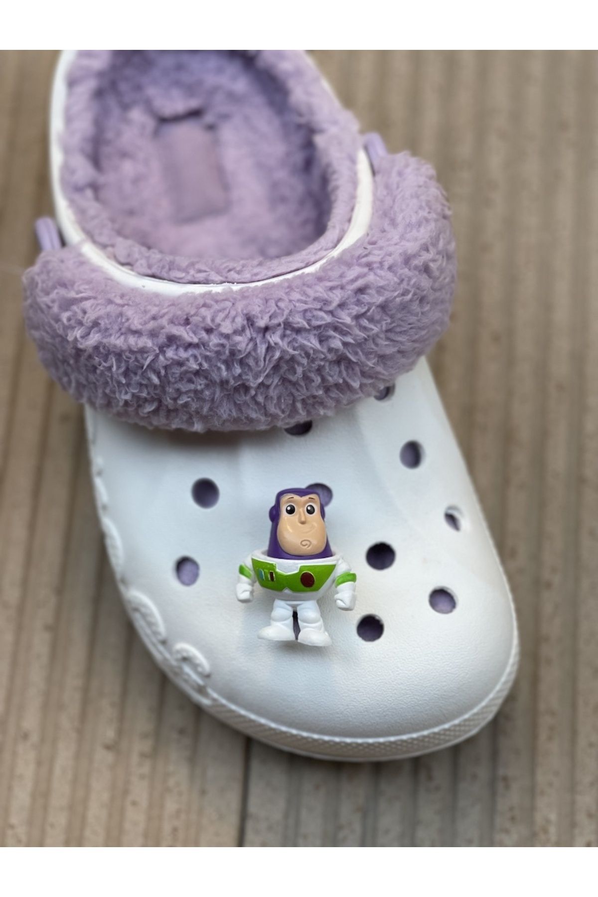 هدیه مفهومی 3D CROCS JIBBTIZ ORNAMENT داستان اسباب بازی دیزنی BUZZ LIGHTYEAR دمپایی Crocs