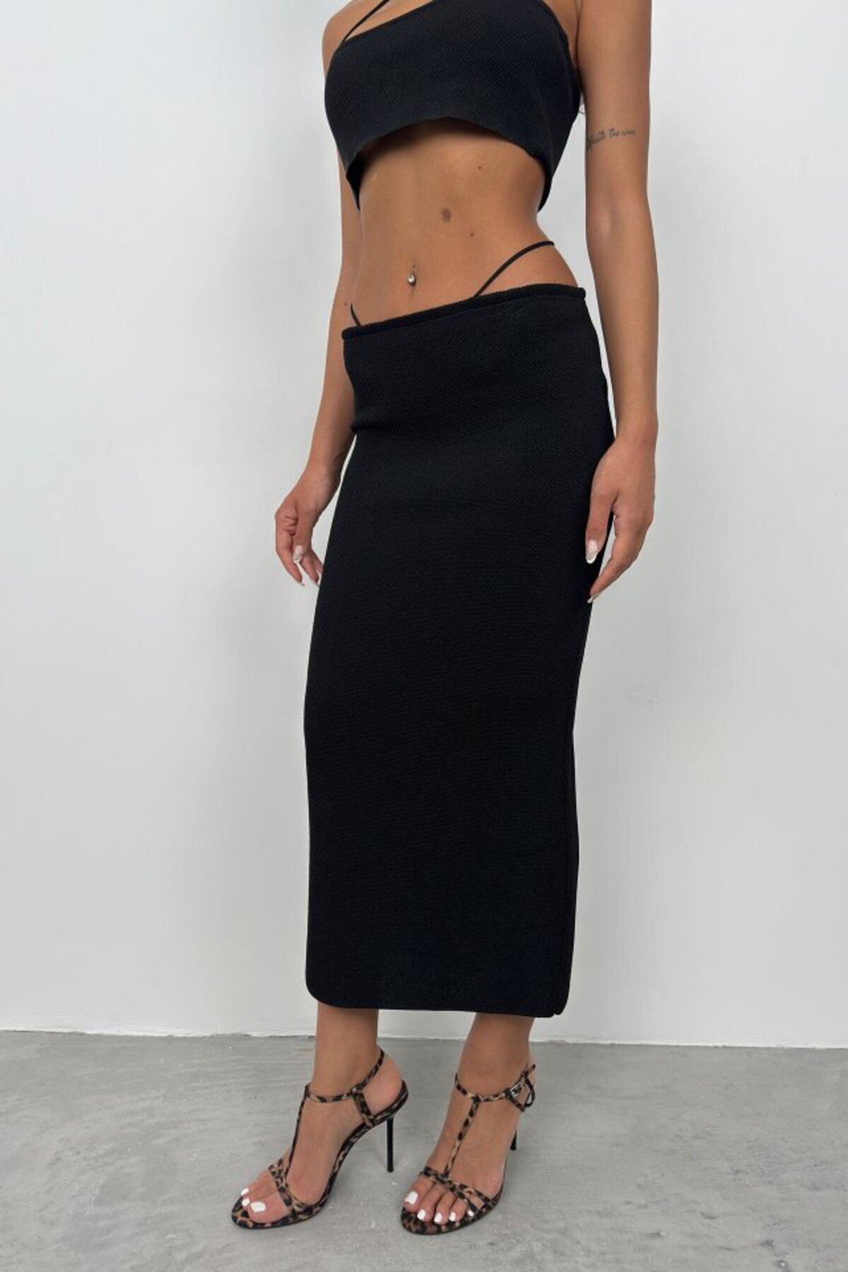Kaplan-Eyesof Strap Detail Strapless Textured Crop 4