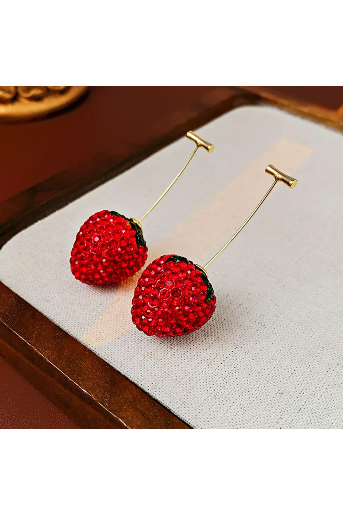 Choice-HE18157-1 Rhinestone Red Strawberry Stud Earrings for Women Korean Ins Cute Niche Personality Earrin 1