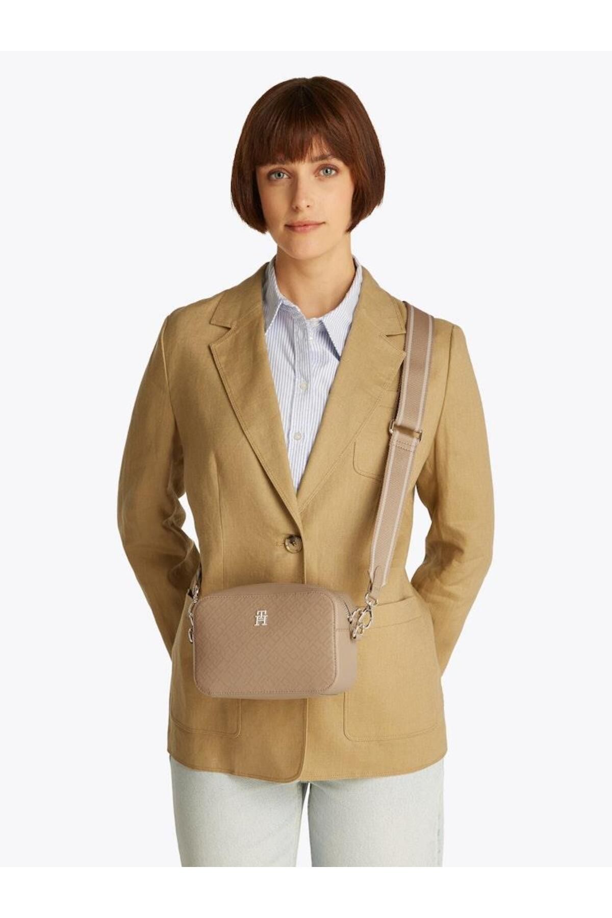 Tommy Hilfiger-Women's Th Distinct Camera Bag Mono Crossbody Bag 2