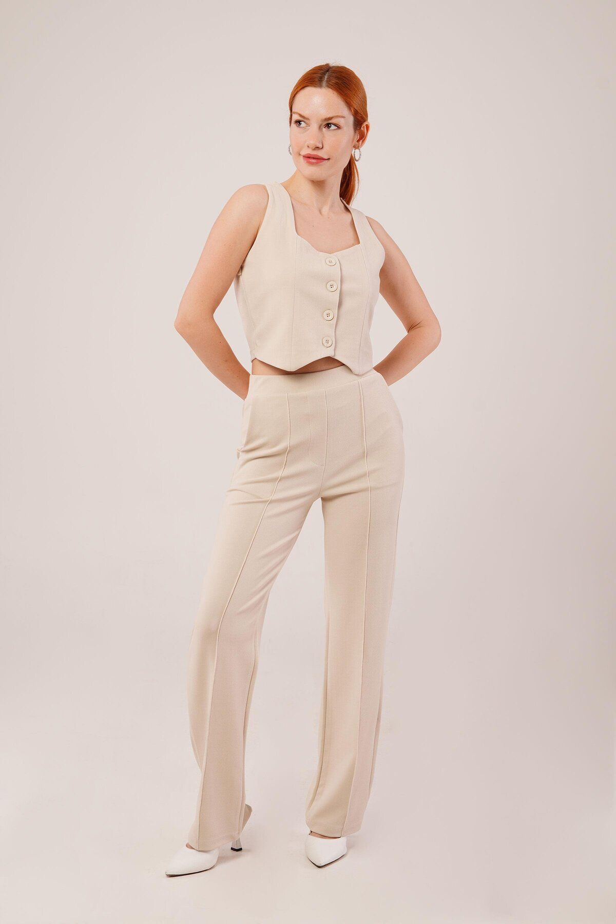 Deridün Yıldız Shoes Kalın Askılı Düğmeli Yelek Ve Pantolon Bej Takım