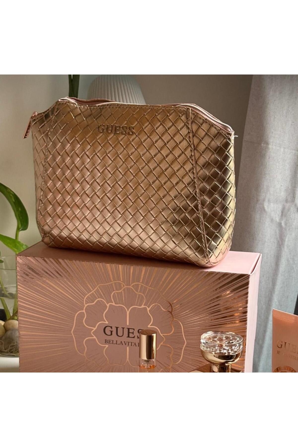 Guess-GUESS Perfume Gift Set (Bag + 100ml Perfume + 15ml Perfume + 100ml Body Cream) Box Included 6