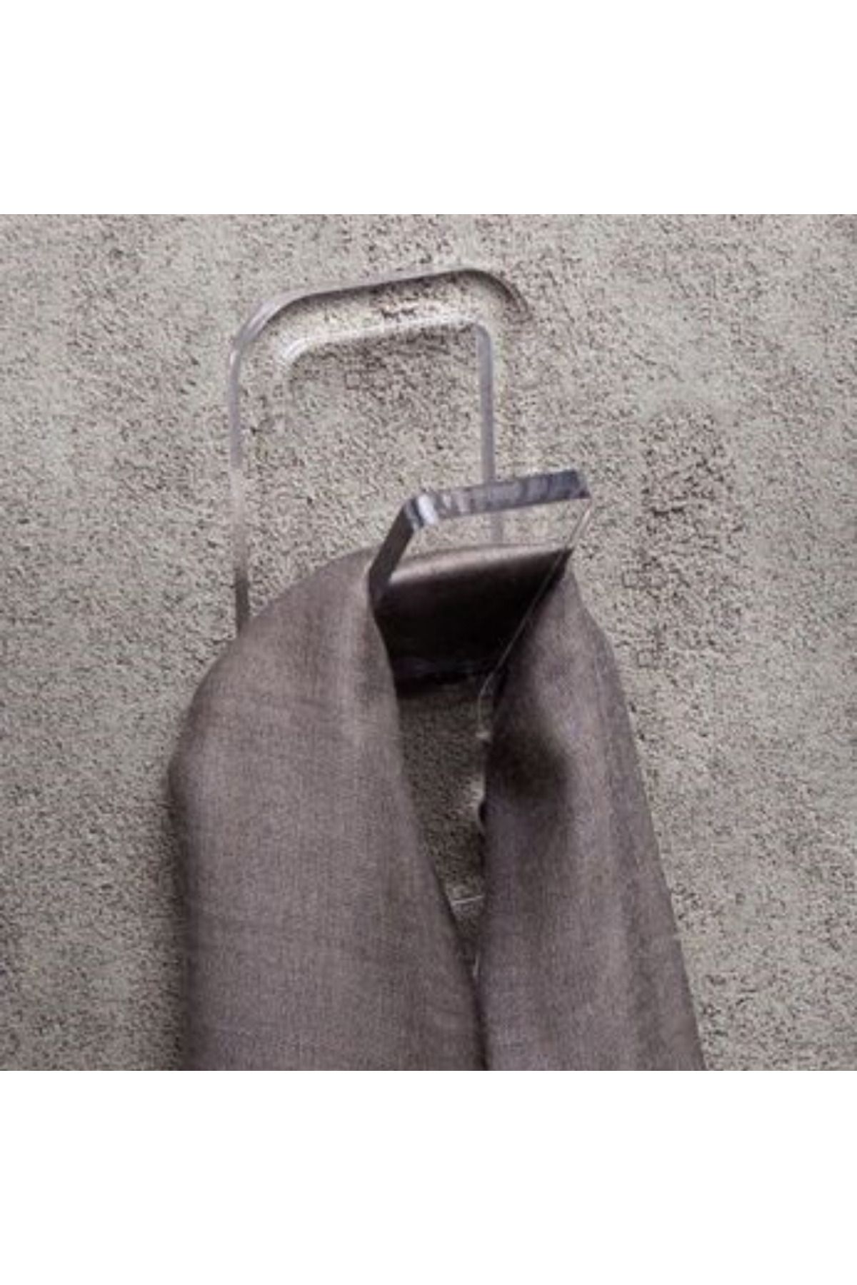 omilife-4 Transparent Hangers - Modern Design, Durable Structure - Aesthetic Functional 3