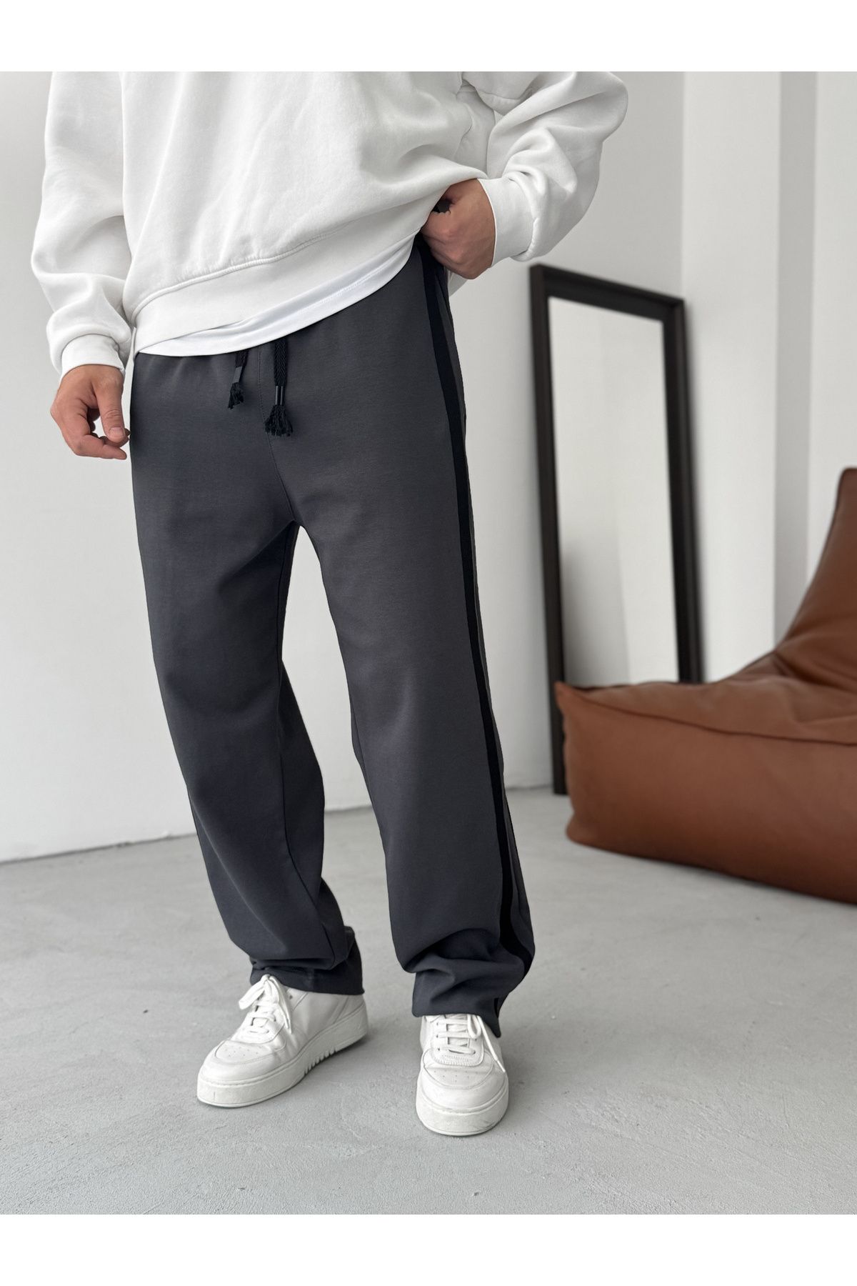 BYBASICMAN-Smoked Double Stripe Pipe Leg Sweatpants Res-5133 3