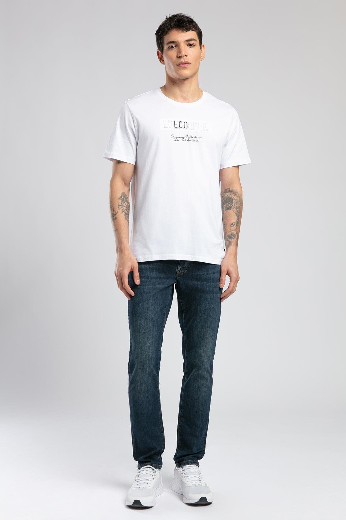 تی شرت یقه مردانه Desav سفید Lee Cooper