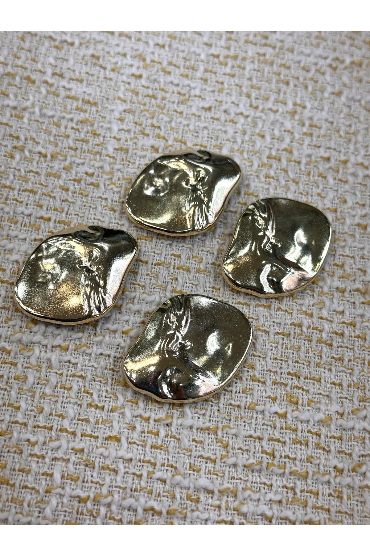 ODDA TASARIM ATÖLYESİ-Large Size Gold Set of 4 Buttons with Pattern on Top 3