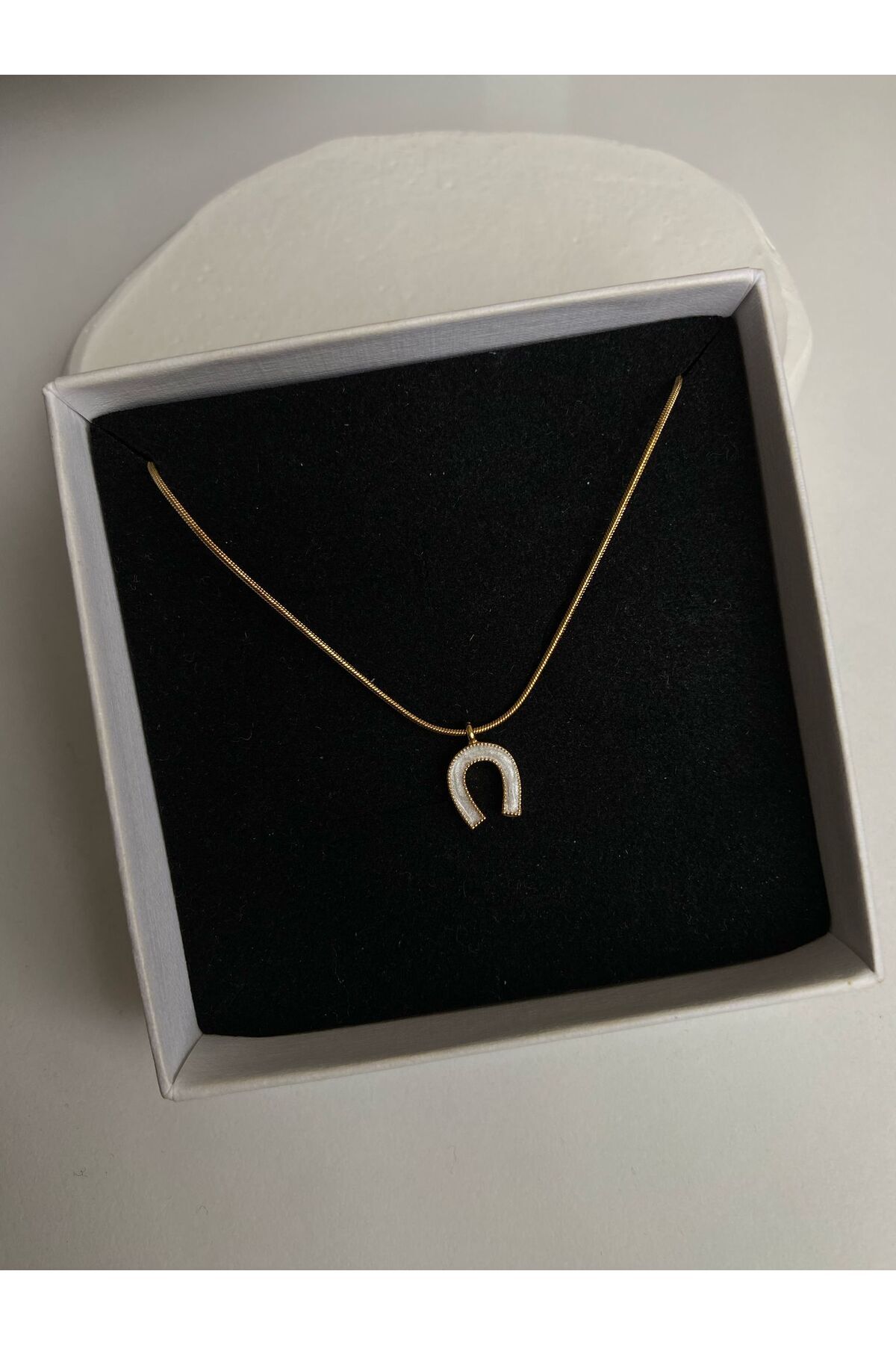 Sedefli Nal Charm Yılan Zincir 45 Cm Altın Kaplama Gold Kadın Kolye – Sevgililer Günü Özel - Detay Görseli 3