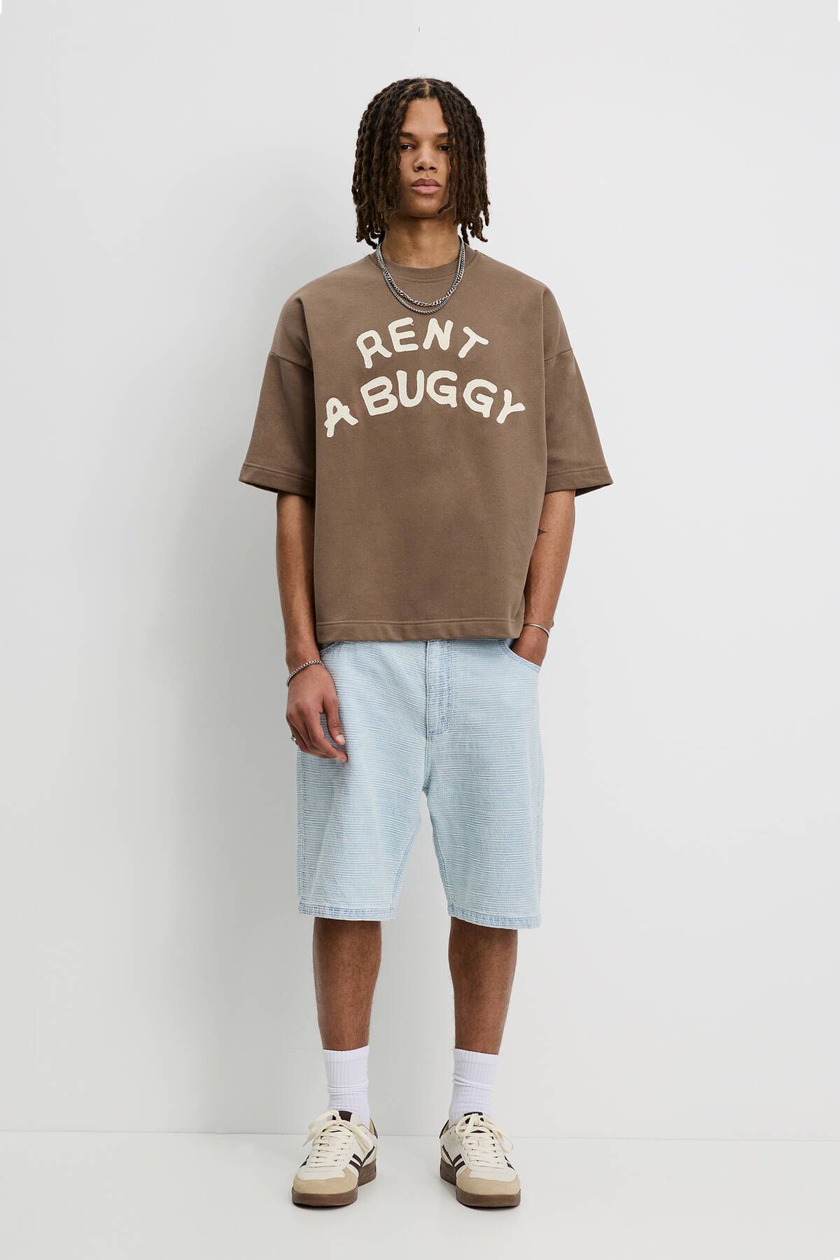 تی شرت چند رنگ مردانه یک پیراهن آستین کوتاه با حشره دار اجاره کنید Pull Bear Pull & Bear