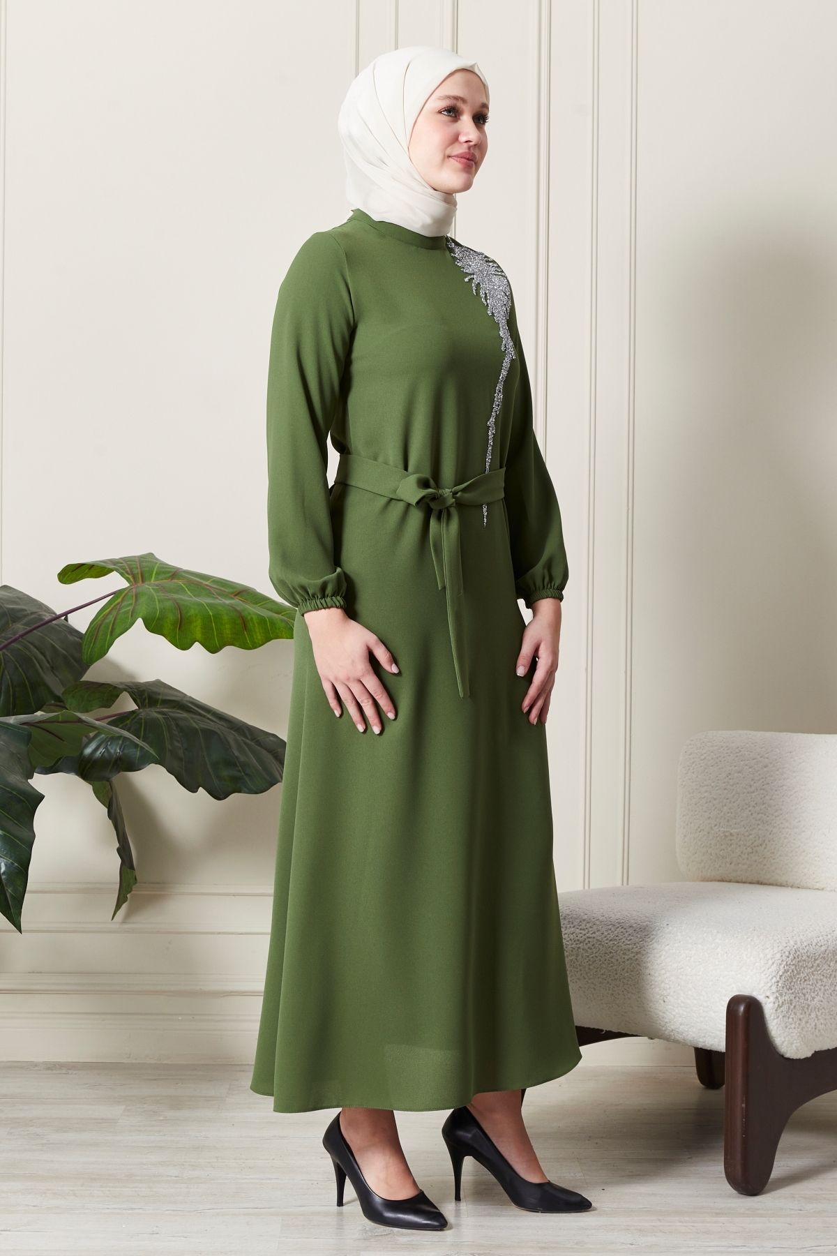 hacer ayaydın-Crepe Fabric A-Line Hijab Dress with Stone Detail on the Shoulder 2