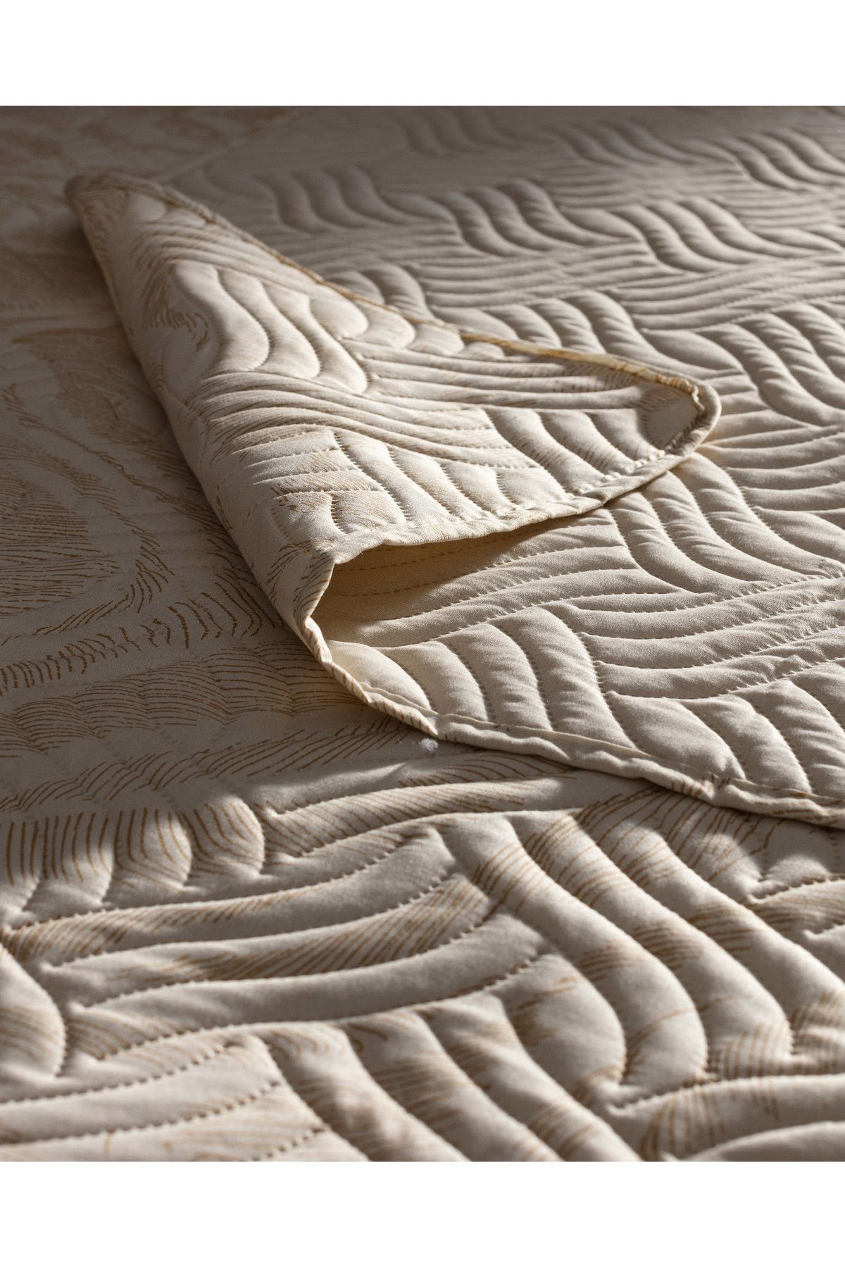 Madame Coco-Beige Printed Double Bedspread 6