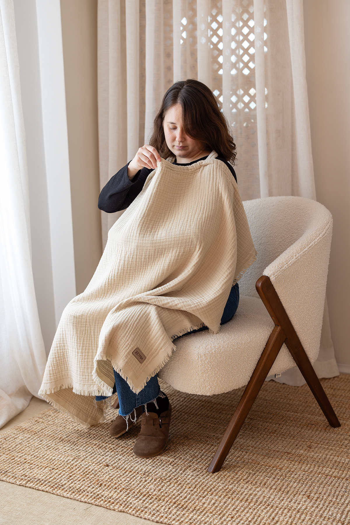 ZEYPBA Bej 4 Katlı Müslin Emzirme Örtüsü & Puset Örtüsü Püsküllü 90x110cm fotoğrafı 3 (önizleme)