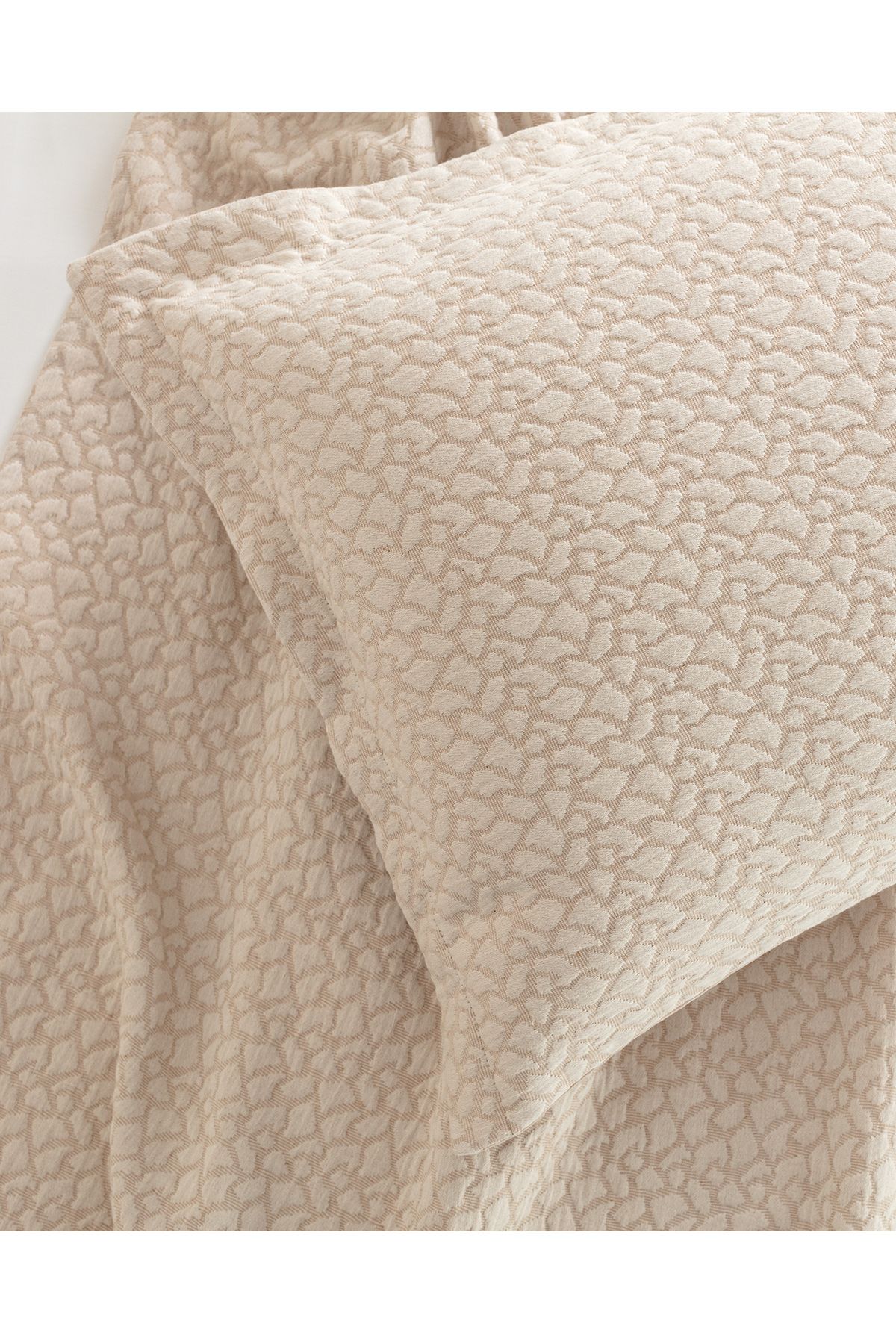 Madame Coco-Beige Single Bedspread 3