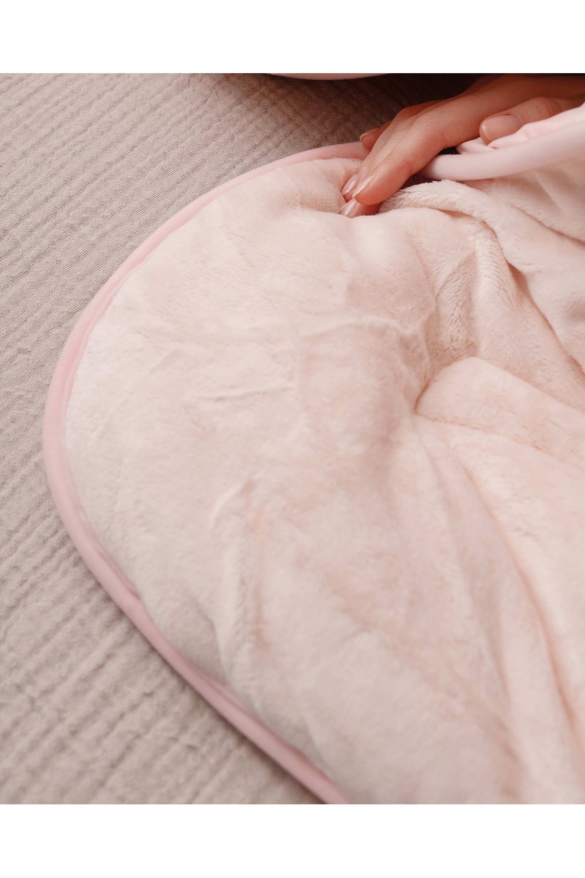 Madame Coco-Carole Single Quilt - Stylish and Comfortable Design 4