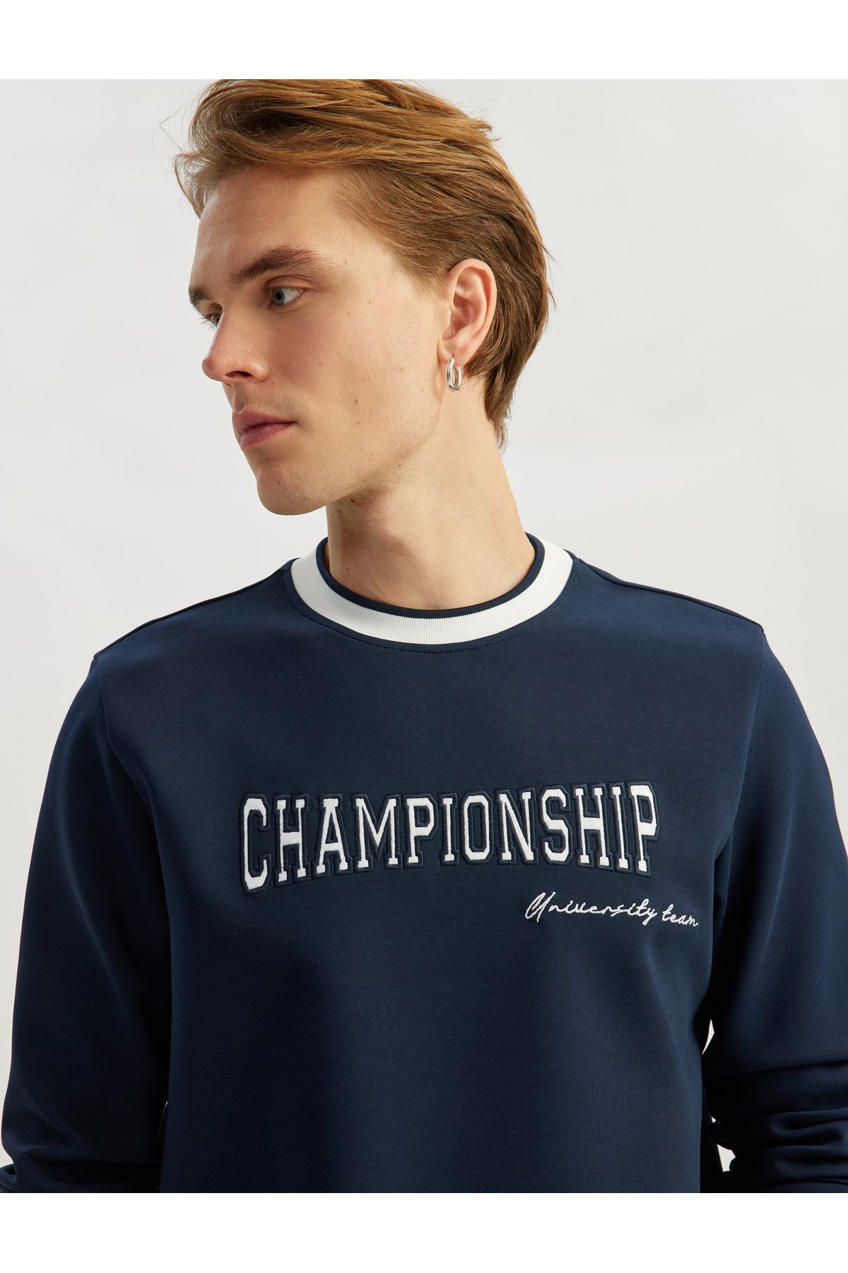 Koton Yeni Sezon Bisiklet Yaka Pamuk Karışımlı Şerit Detaylı Slogan Baskılı Sweatshirt