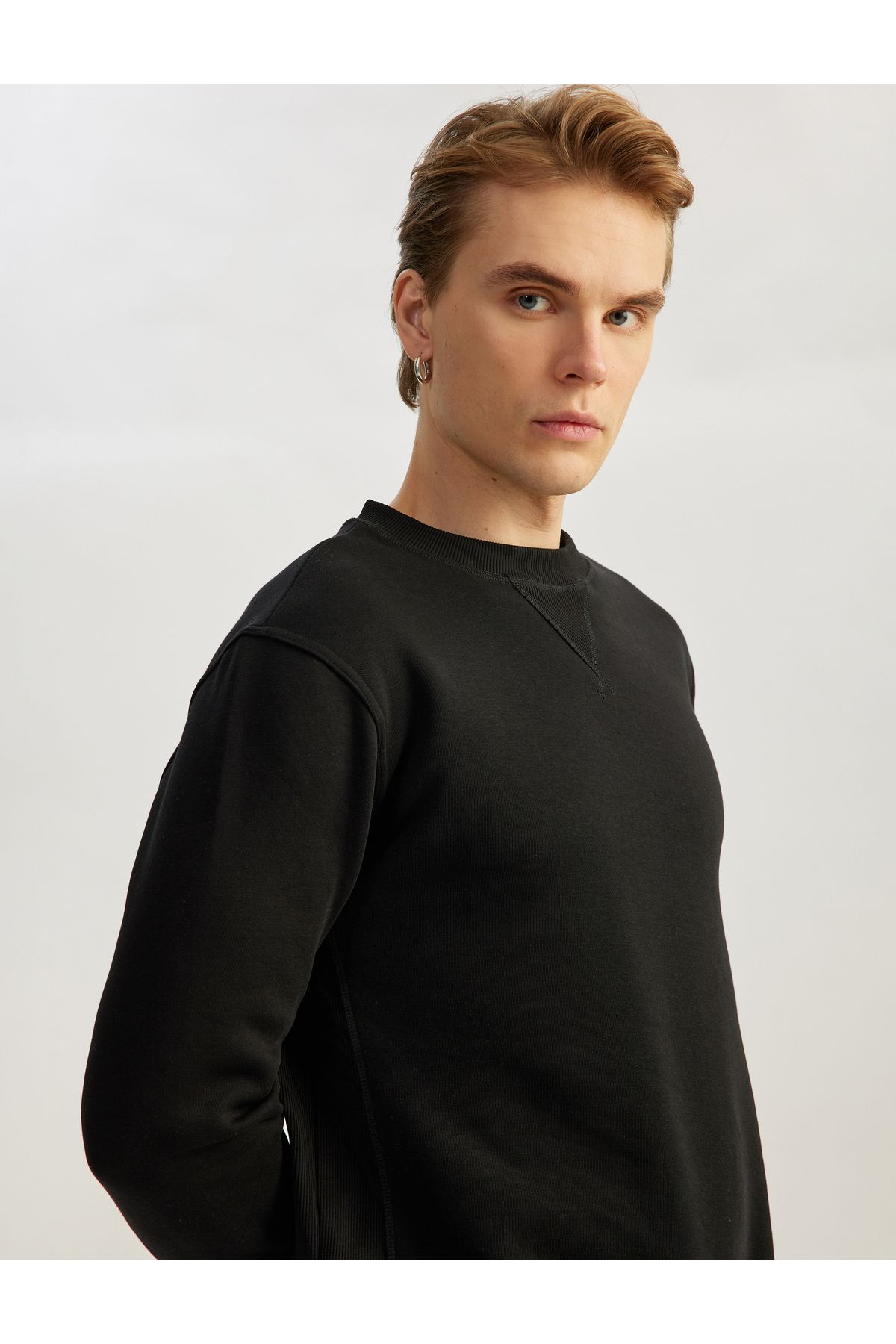 Koton Yeni Sezon Bisiklet Yaka Dikiş Detaylı Şardonlu Pamuk Karışımlı Basic Sweatshirt