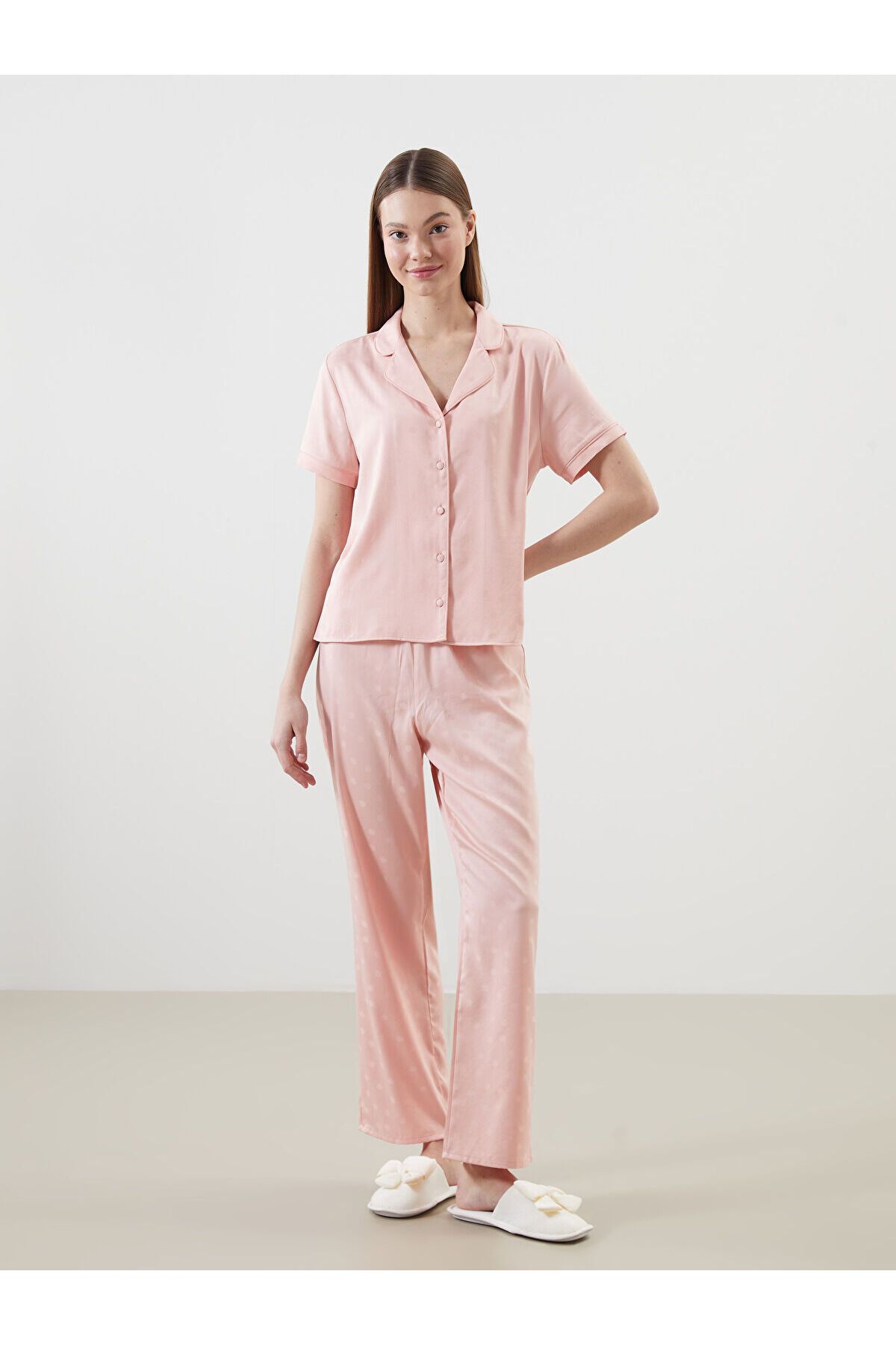 LC Waikiki Gömlek Yaka Saten Kadın Pijama Takımı