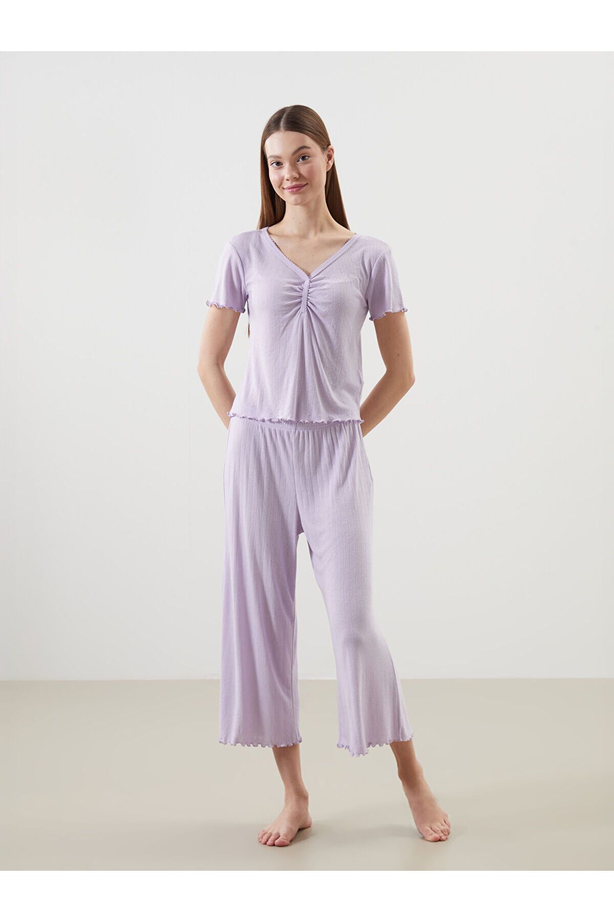 LC Waikiki V Yaka Kadın Kaprili Pijama Takımı