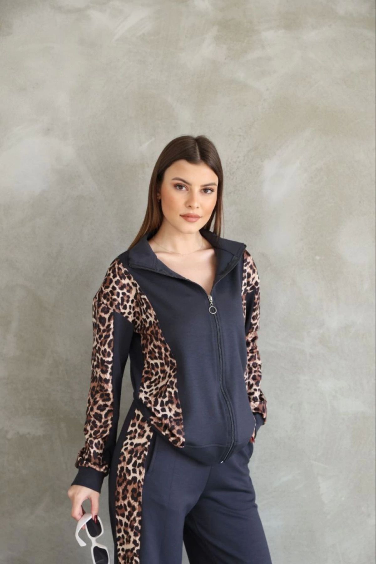 Veronika Mağazacılık-Soft Modal Fabric |   Hooded Leopard Pattern |   Zippered Suit - Antr 3