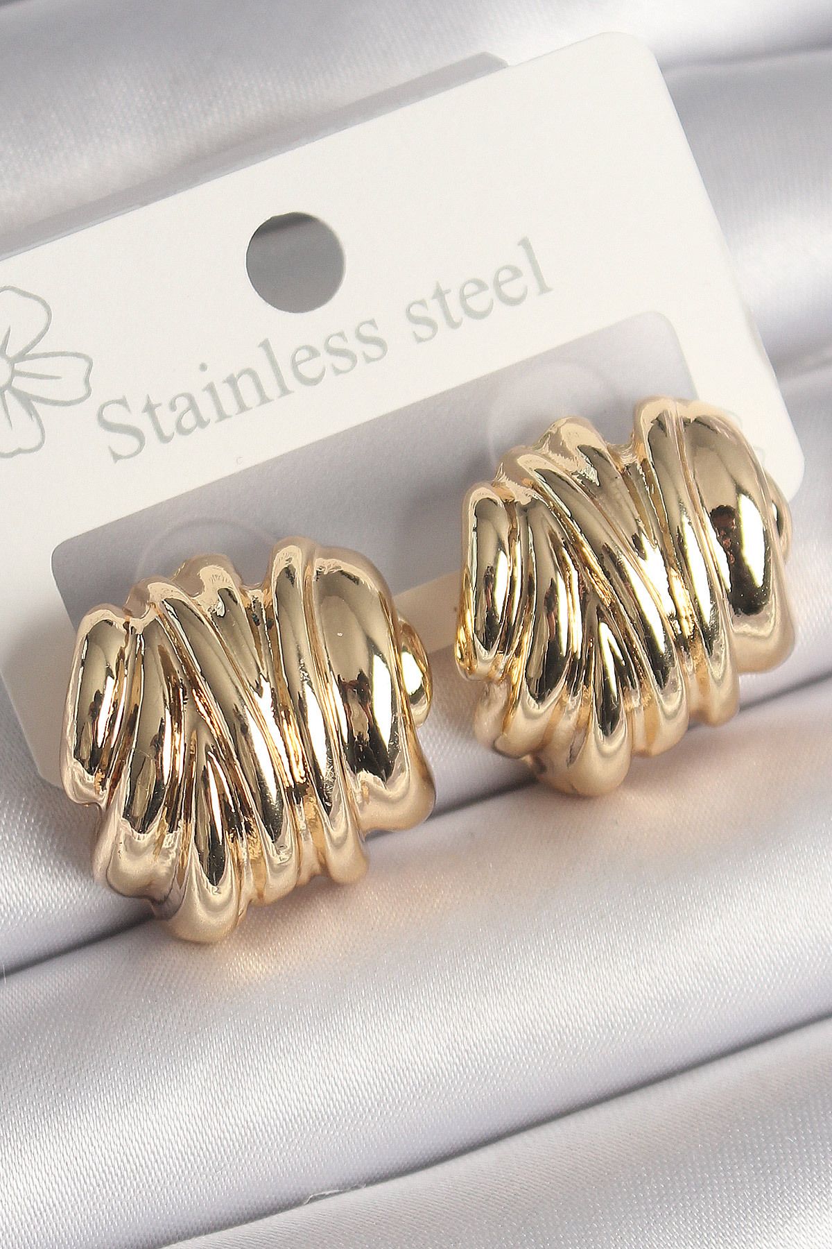 LovelymCo Pirinç Gold Renk İşlemeli Yarım Halka Model Kadın Küpe -