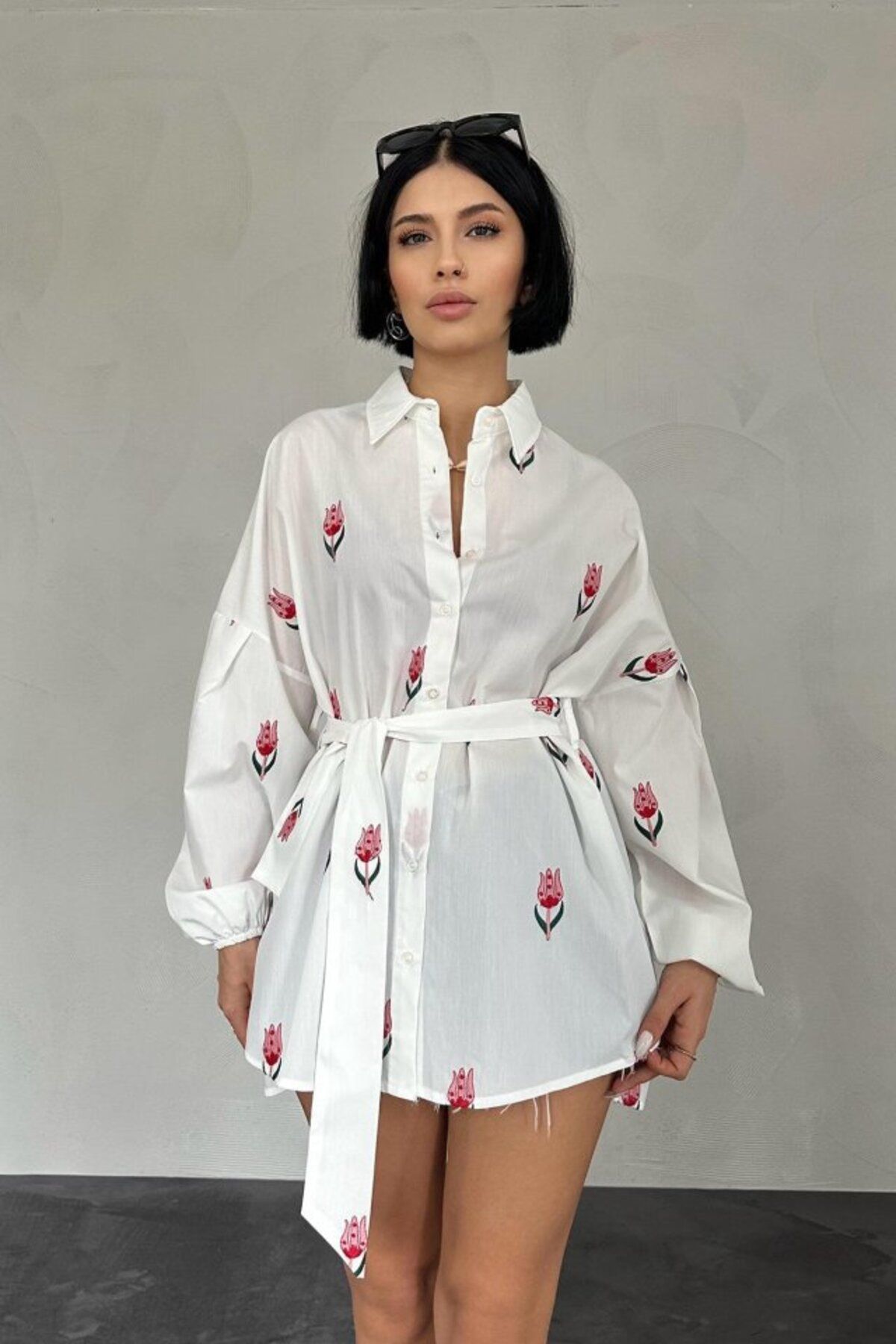 ASFSTORE Kırmızı Vual Metraj Nakış Kuşaklı Gömlek