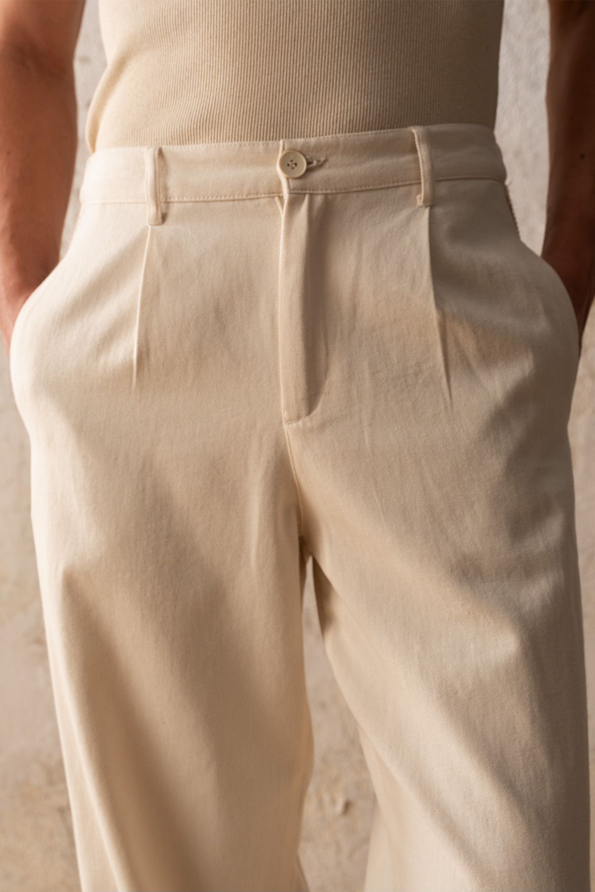 GIESTO-PANTALONI BEJ GABARDINE CU DUNURI 4
