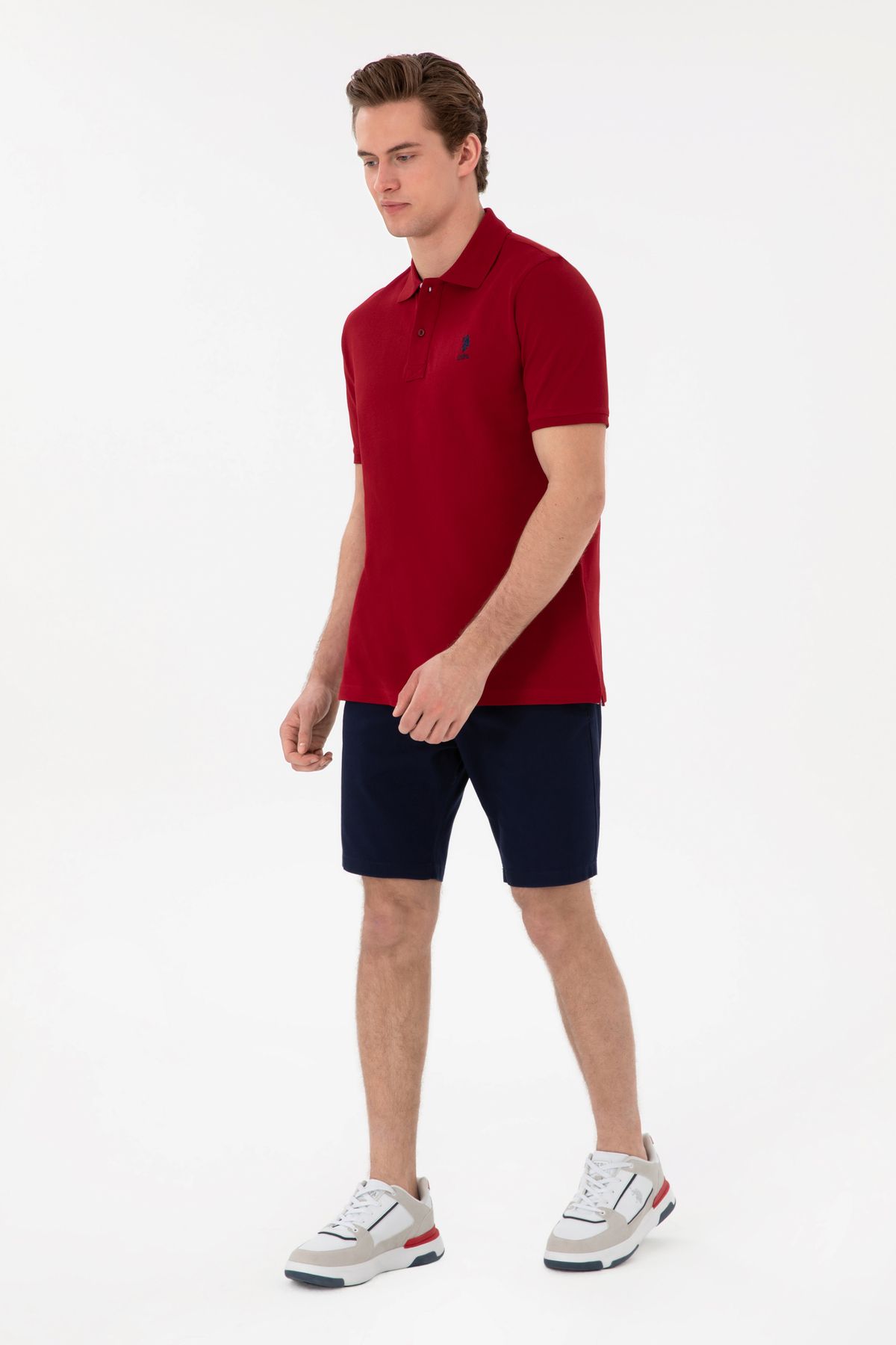 U.S. Polo Assn.-تي شيرت رجالي ذو قصة عادية وياقة بولو باللون الأحمر الداكن 50298031 -vr014 4