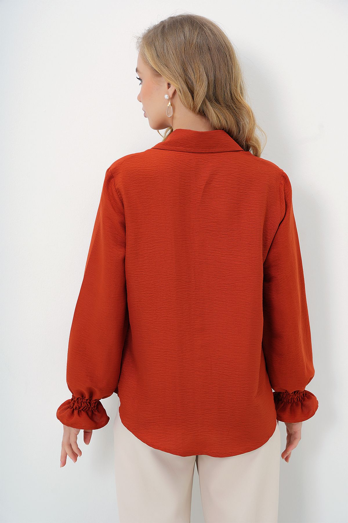 Trend Alaçatı Stili-Aerobin-Shirt für Damen mit Perlen- und Steinstickerei ALC-X10085 6