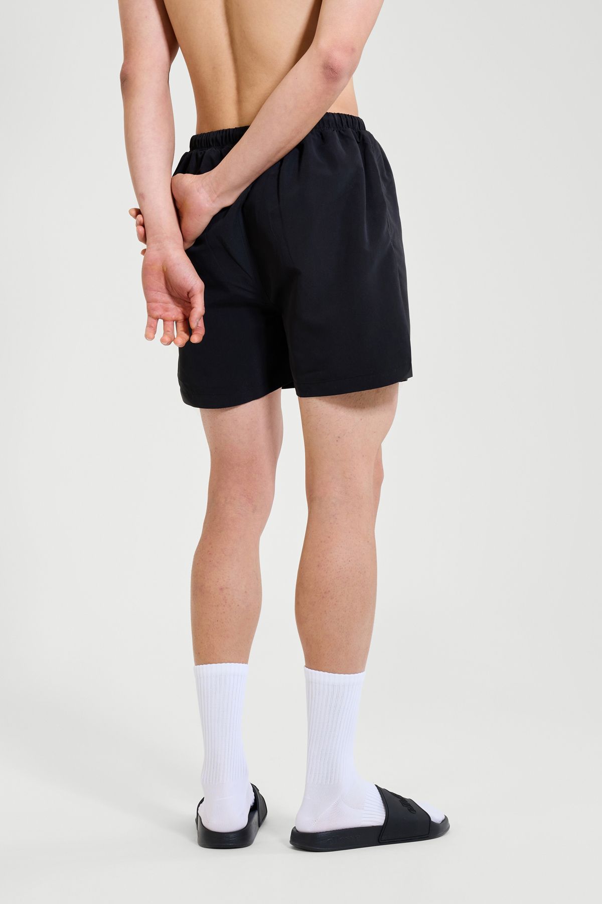 Ellesse-Męskie czarne spodenki kąpielowe 3