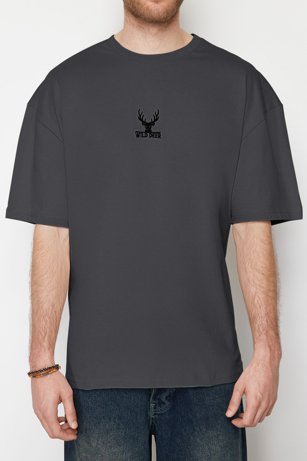 Trendyolmilla Man Antrasit Oversize/Geniş Kesim Geyik Nakışlı %100 T-Shirt TMNSS24TS00055