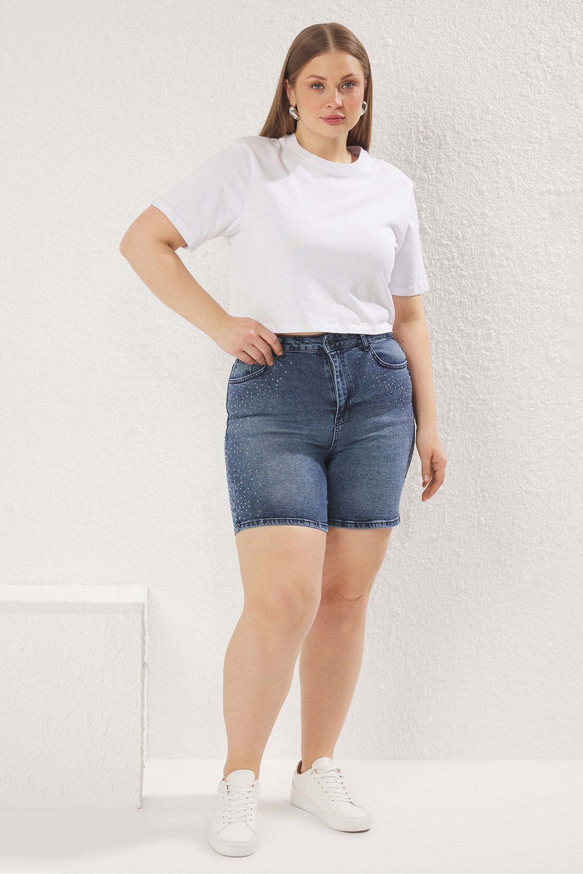 Trendyol Curve Pantaloni Scurți Supradimensionați Din Denim Cu Stras Albastru Cu Talie Înaltă Femeie - 46
