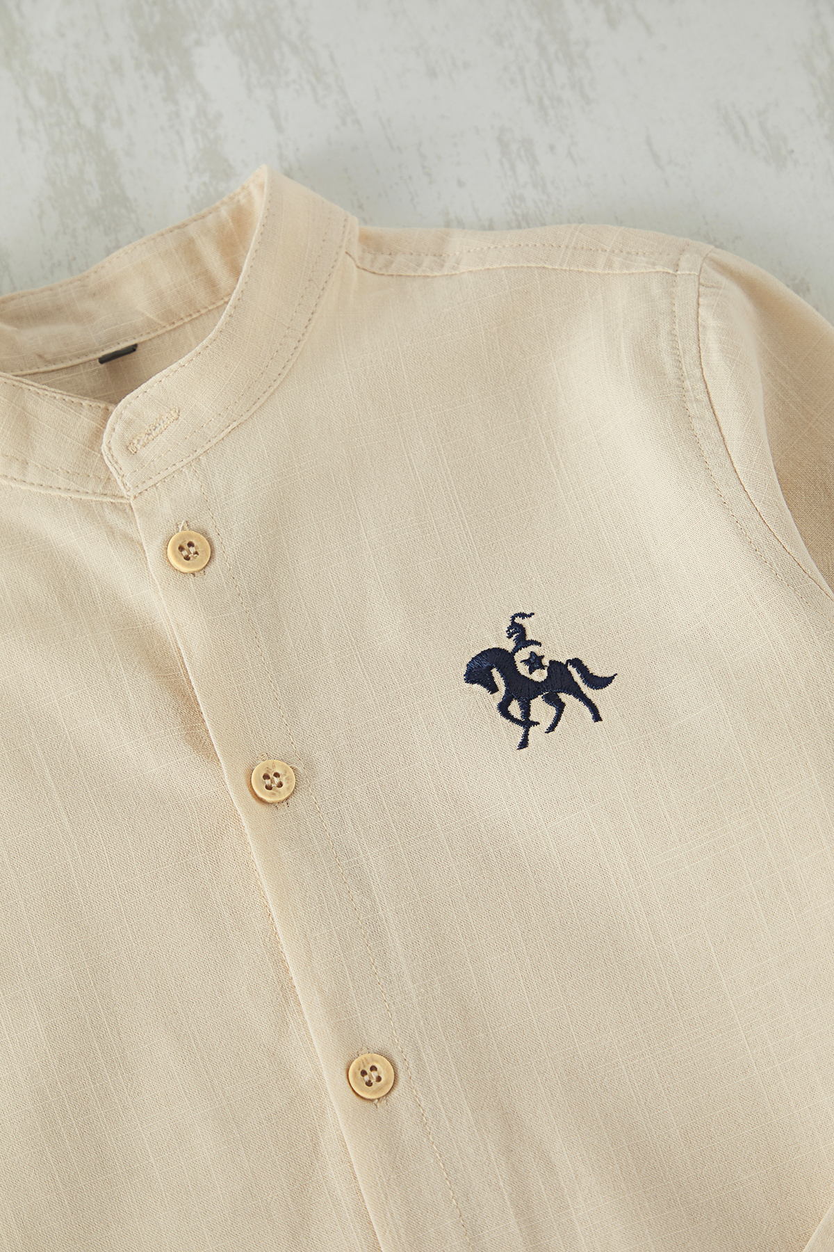 Trendyolmilla  Ekru Beli Lastikli Hakim Yaka Gömlek Dokuma Pantolon Erkek Çocuk Alt-Üst Takım TKDSS25AU00044 - Görsel 3