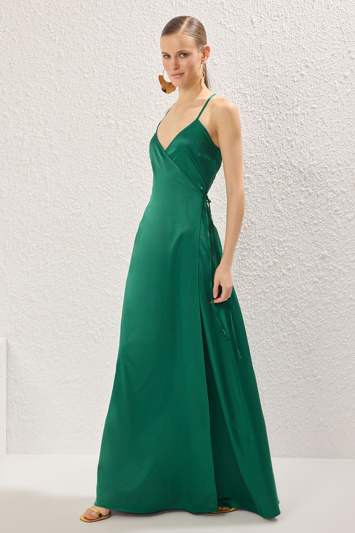 Trendyol Collection Szmaragdowo Zielona, ​​tkana Elegancka Suknia Wieczorowa Z Wycięciem W Kształcie Litery A Suknie Na Zakończenie Szkoły Kobieta -