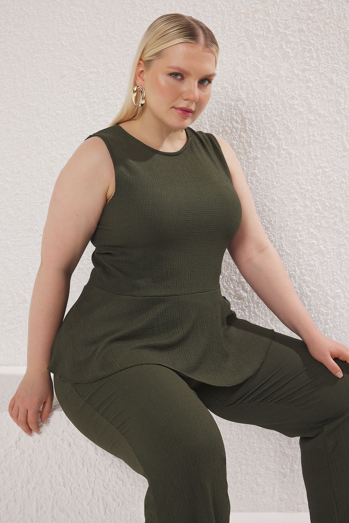 Trendyol Curve-Flexibler Khaki-Strickanzug mit Schwungrad in Übergröße TBBSS25CP00017 2