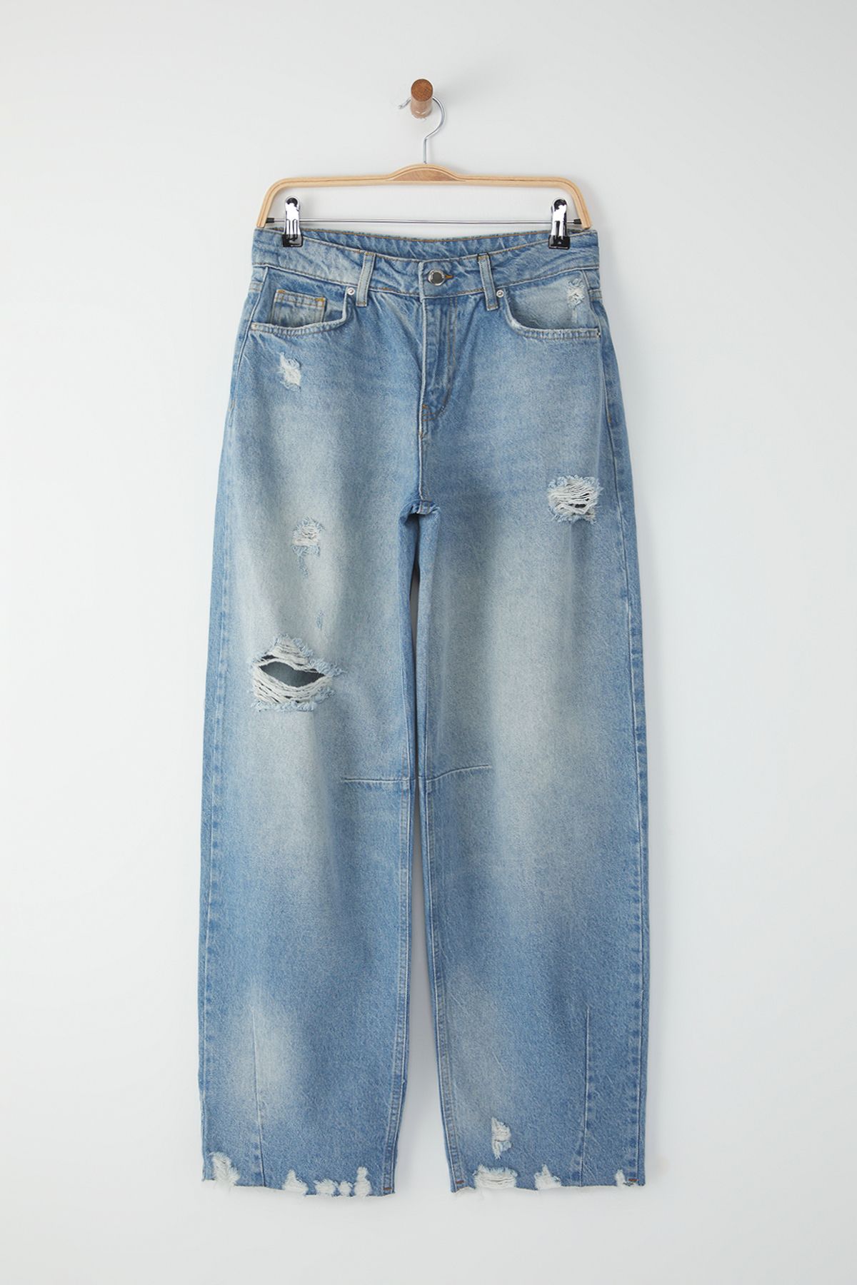 Trendyol Collection Ciemnoniebieskie Rozdarte, Rozkloszowane Jeansy Typu Skater Z Regularnym Stanem Twoss25je00218 Kobieta - 36