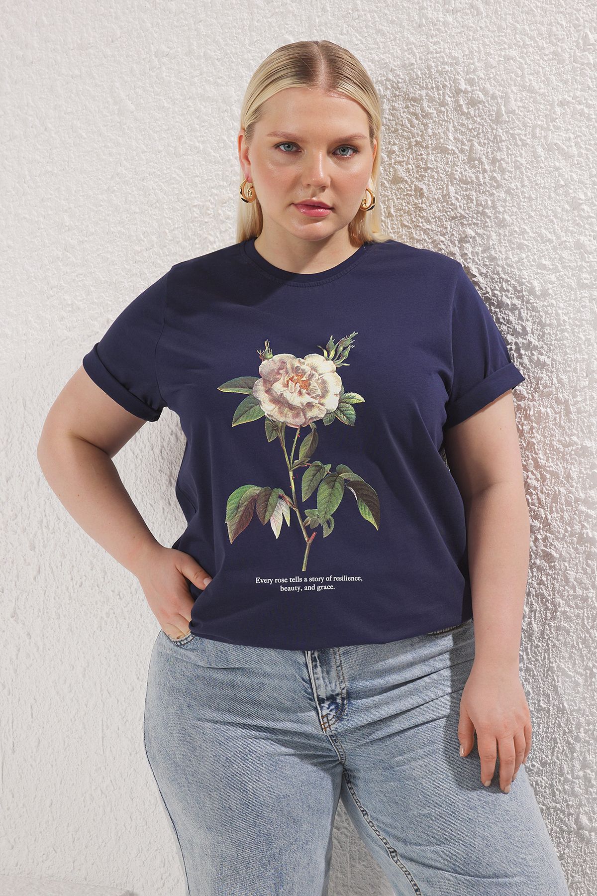 Trendyol Curve-Plus Size Navy Blue Floral Printed Boyfriend Fit T-Shirt - Crew Neck Tbbss25Bf00047 2