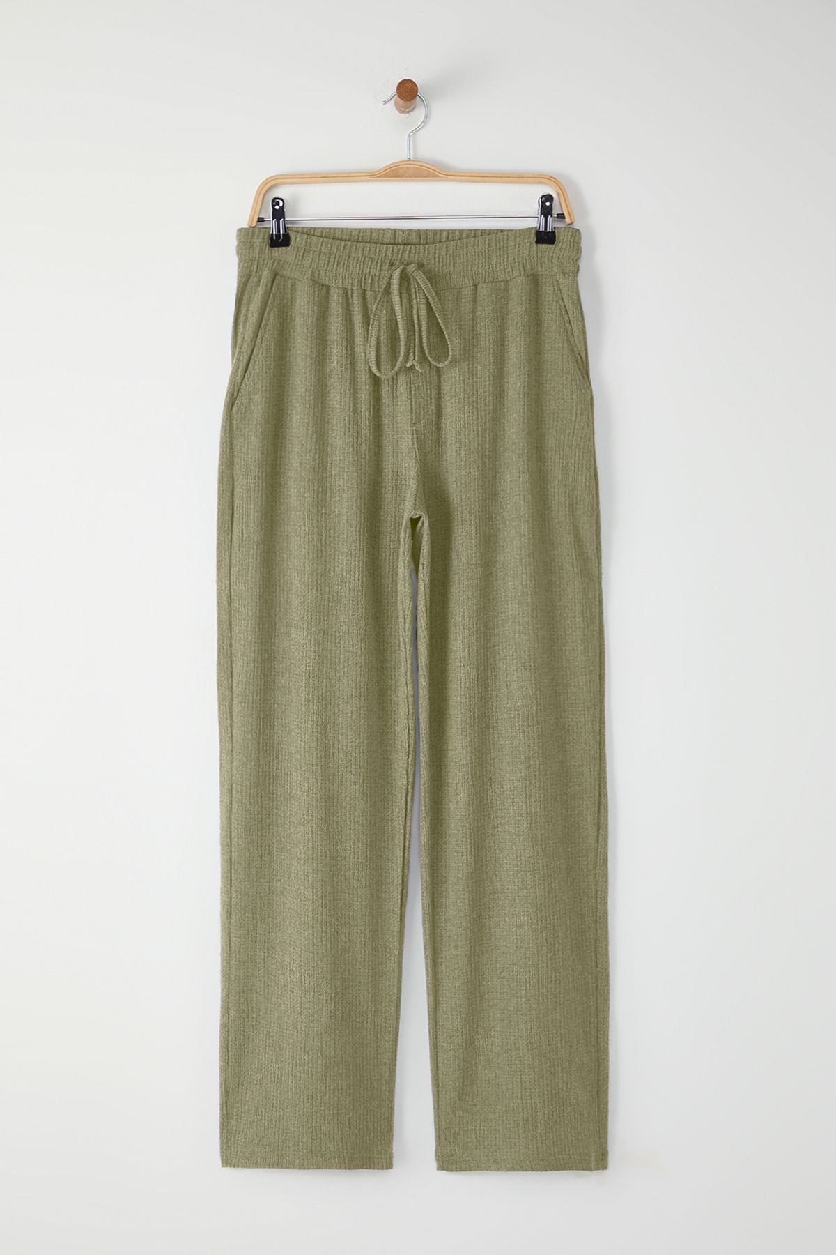 Trendyol Collection-Mintfarbener, strukturierter Trainingsanzug mit offenem Bein (TMNSS25EA00008) 1