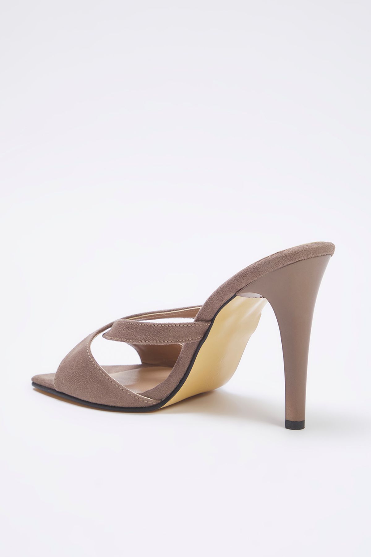 TRENDYOL SHOES-Norkové semišové dámske papuče na tenkom podpätku s krížovým remienkom so štvorcovou špičkou TAKSS25TO00057 4