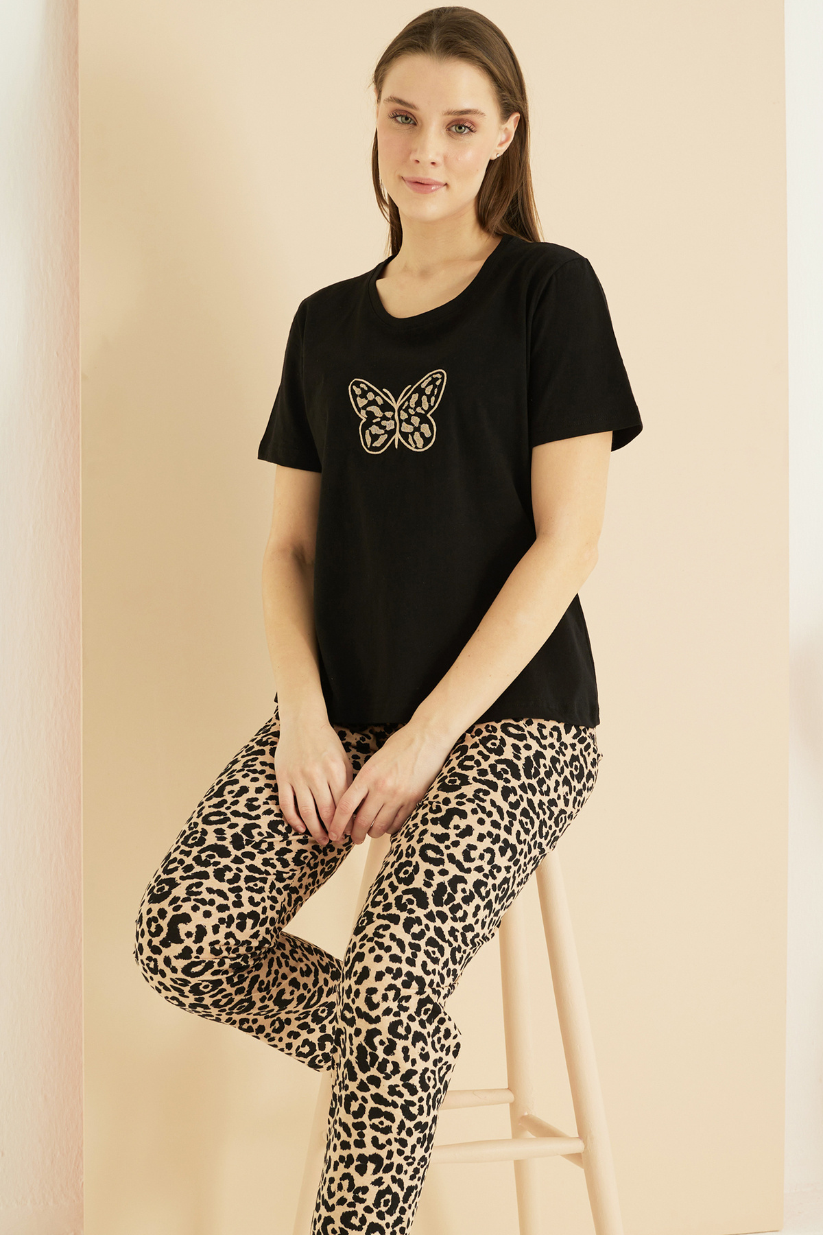 Siyah İnci-Black Leopard Print Cotton Crew Neck Knitted Pajama Set 25103238 1