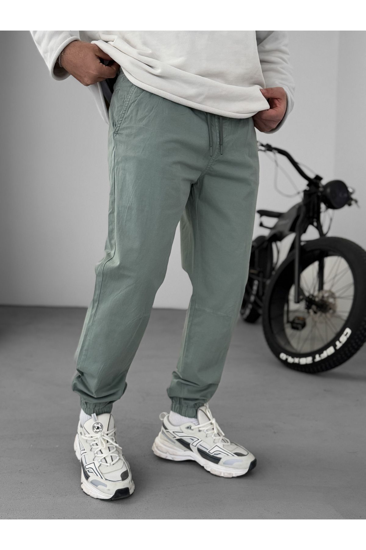BYBASICMAN-Green Sequence Stitched Gabardine Jogger Yp-5018 3