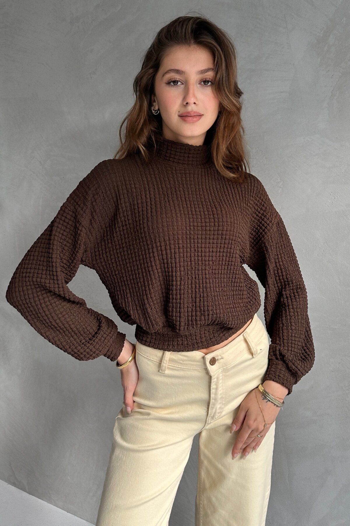 1001moda-Turtleneck Textured Crop Blouse 1