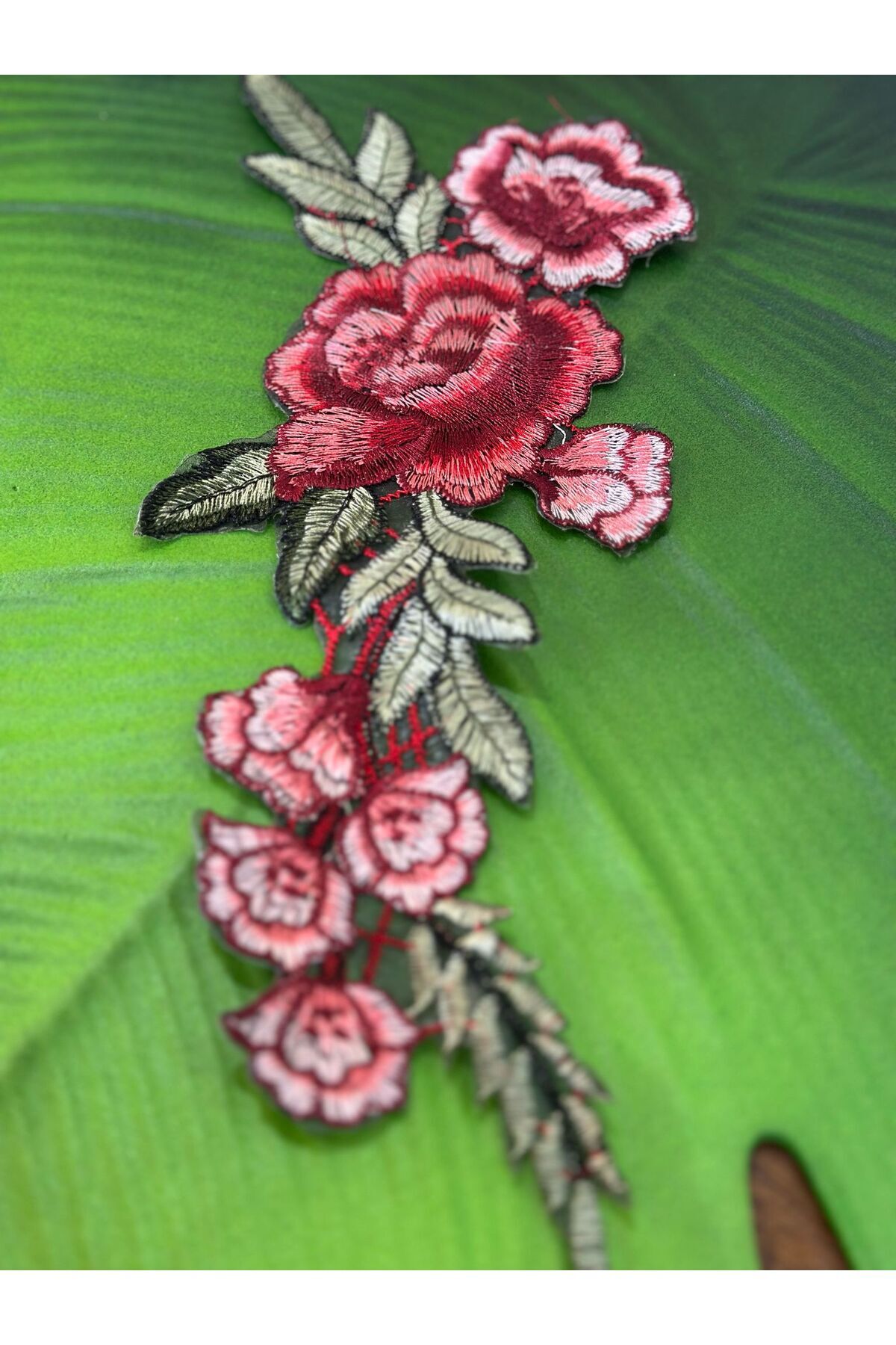 Gönülden Tasarım NAKIŞ İŞLEME ÇİÇEKLİ APLİKE DİKİŞ GİYİM AKSESUARI 29X15 CM