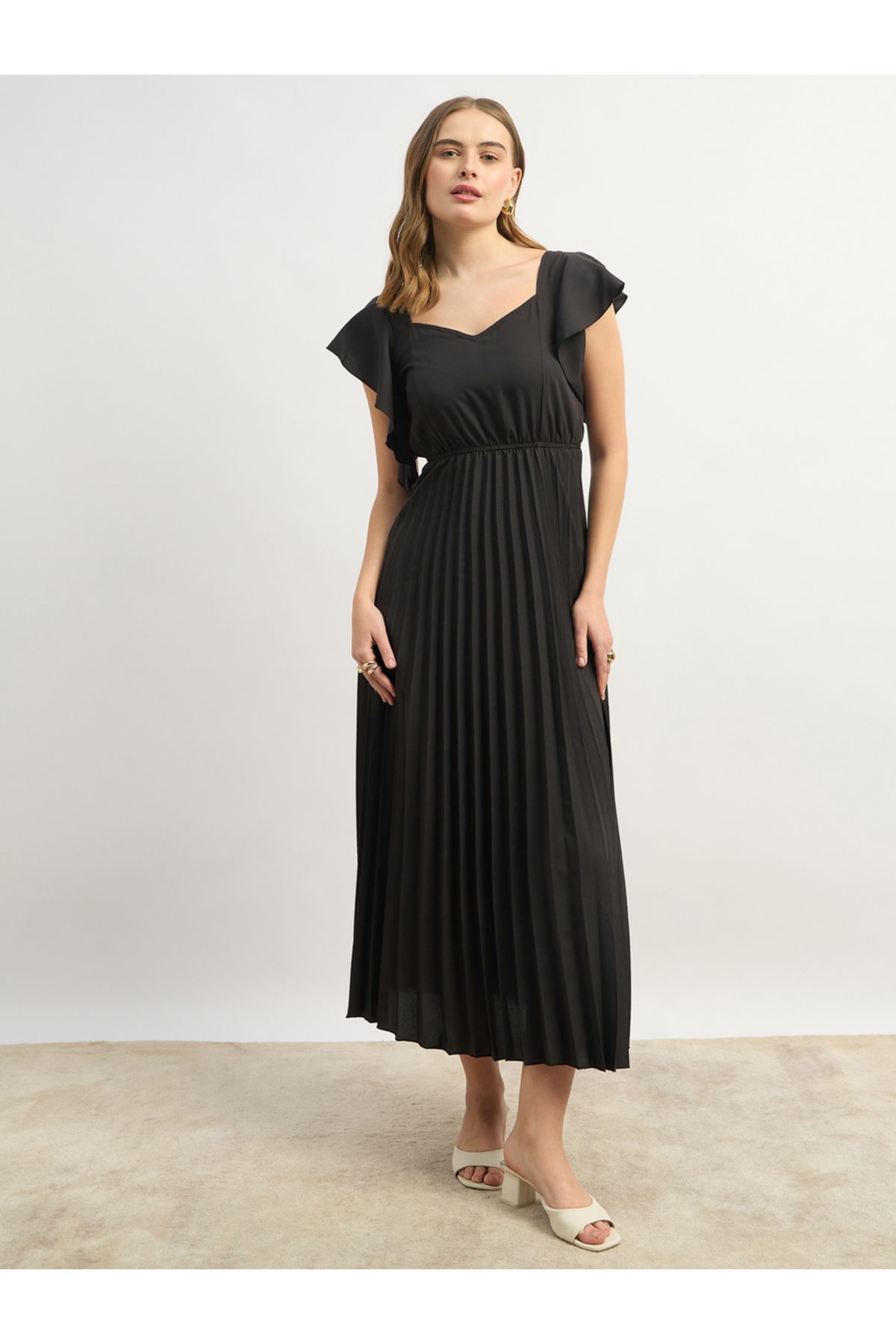 Styli-Pleated Sweetheart Neck A-Line Maxi Dress 2