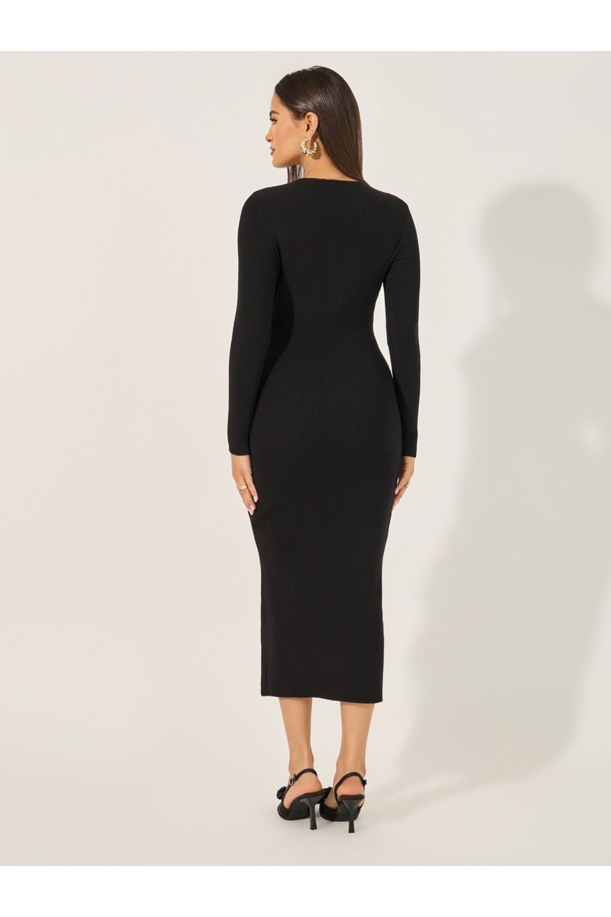 Styli-Round Neck Long Sleeve Bodycon With Side Cut 5