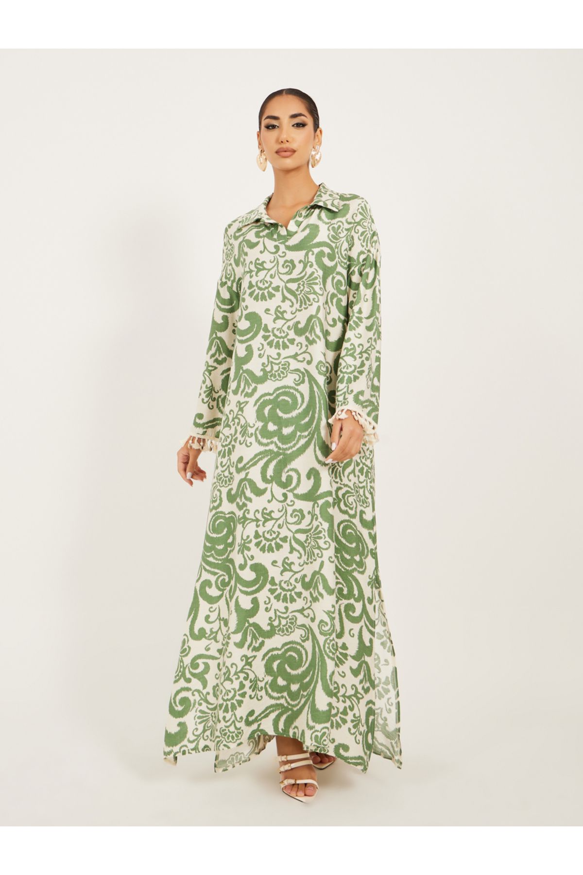 Styli-printed soft fabric jalabiya in collar style w/ tassel and shell trim at sleeve hem 1